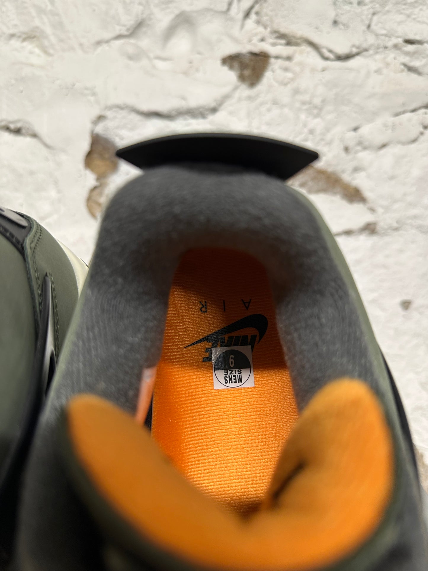 Air Jordan 4 Undefeated Sz 9