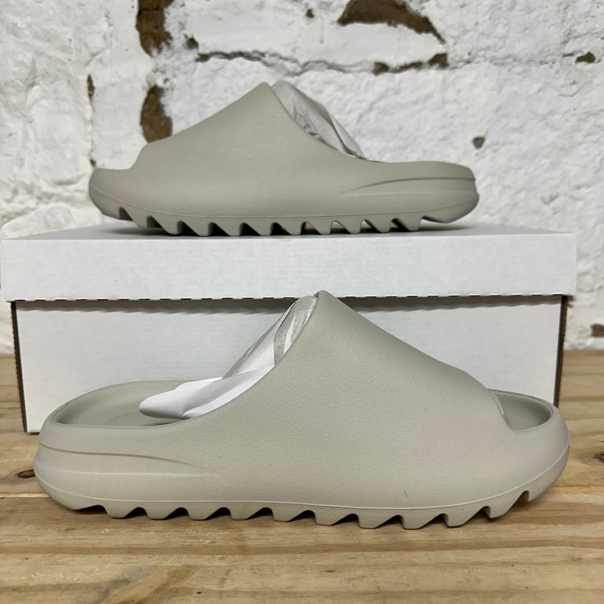 Yeezy Slide 01 Cream Sz 9 DS