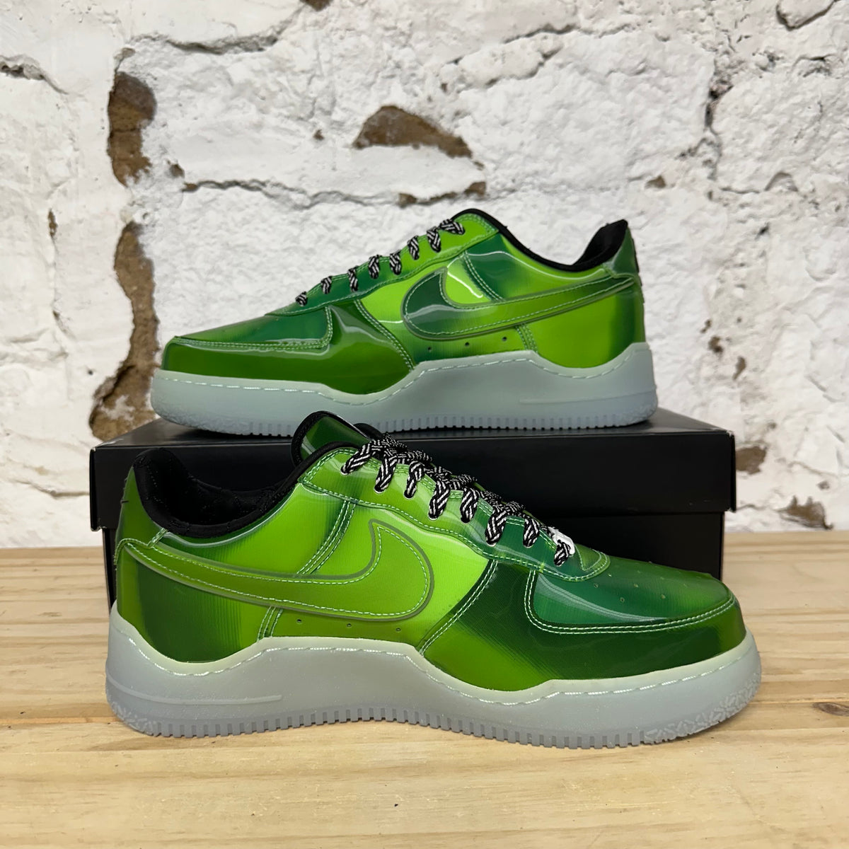 Nike Air Force 1 Low Lebron James LA Voltage Green Sz 11 DS