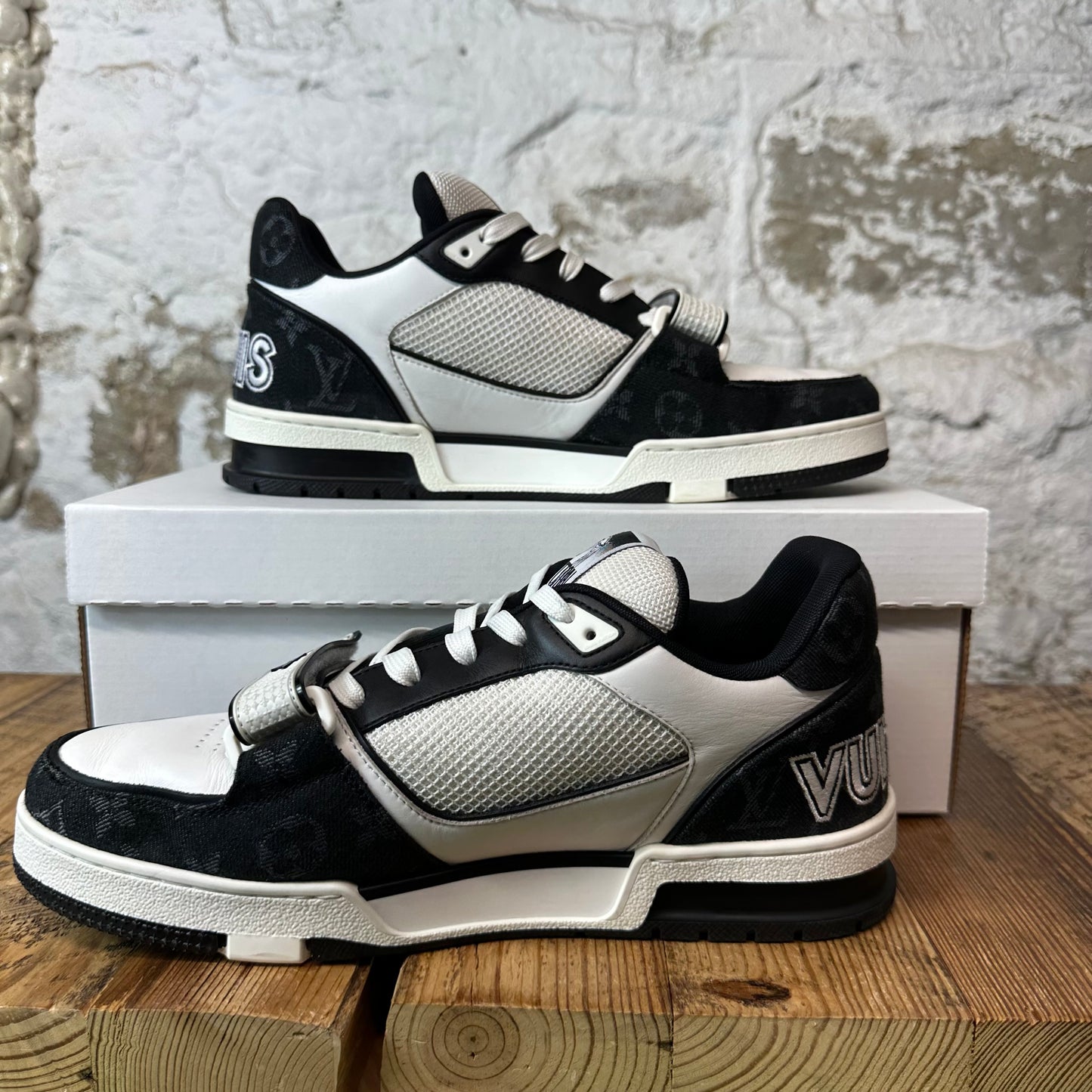 Louis Vuitton Black White Strap Trainer Sneaker Sz 10 (8.5LV)