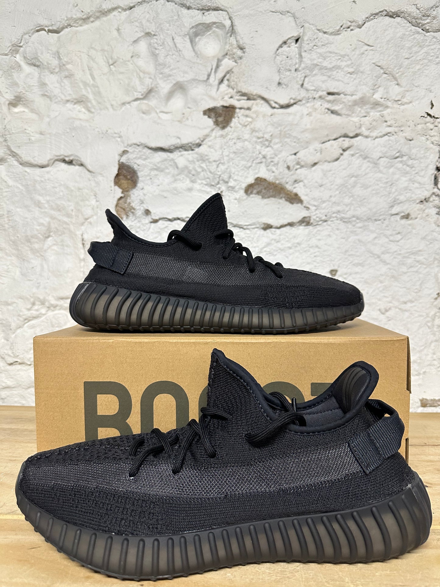 Yeezy 350 V2 Onyx Sz 11