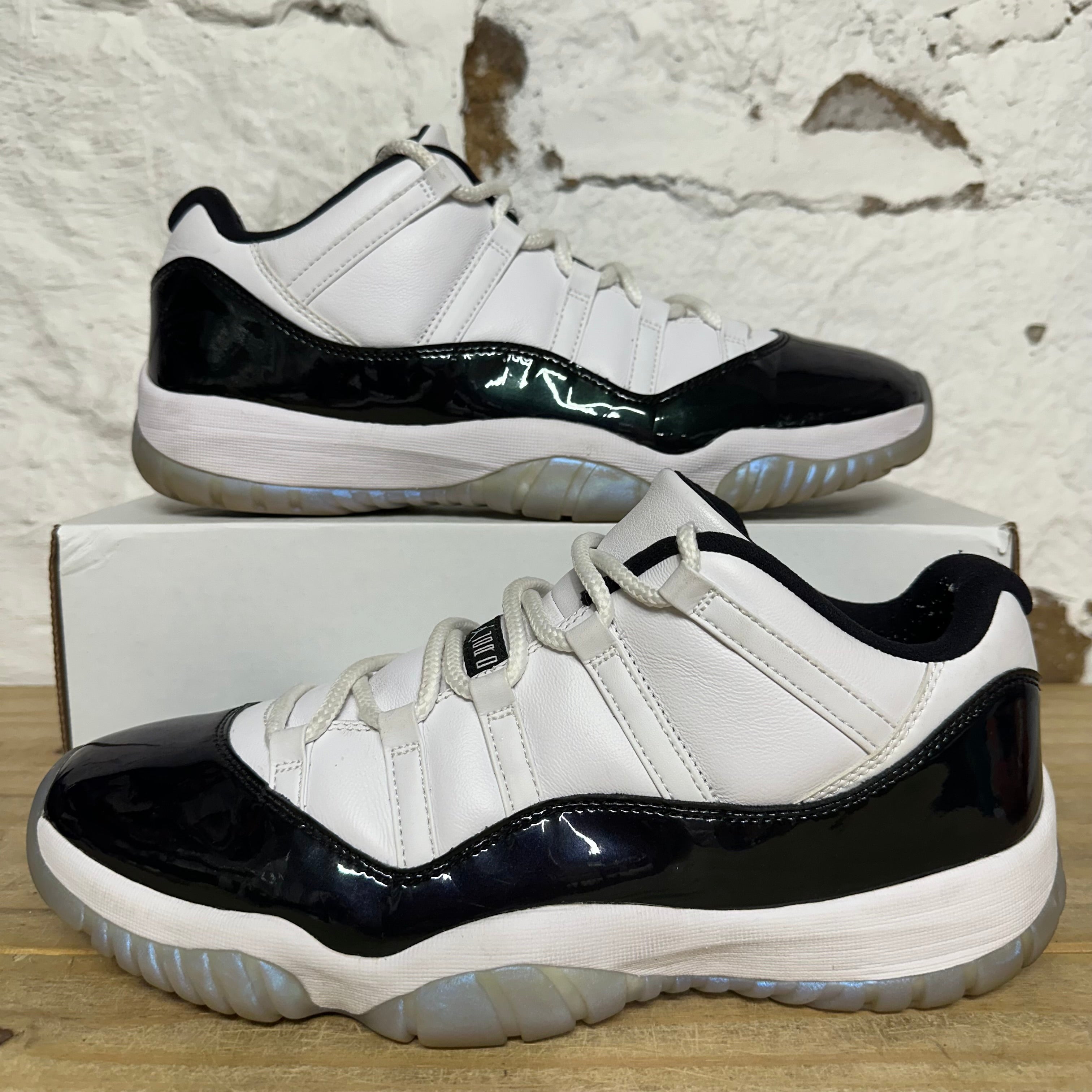 Air Jordan 11 Low Emerald Sz 13
