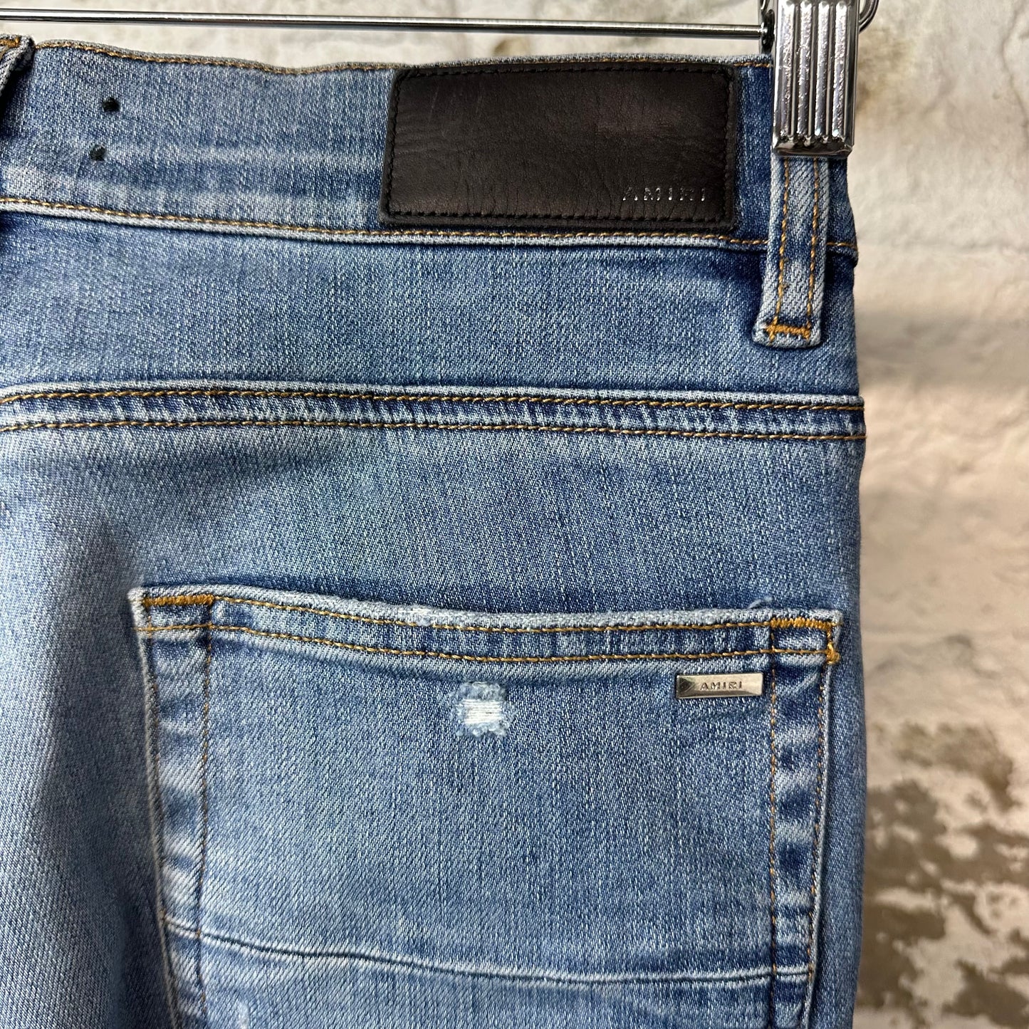 Amiri Knee Hole Distressed Blue Denim Jeans Sz 31