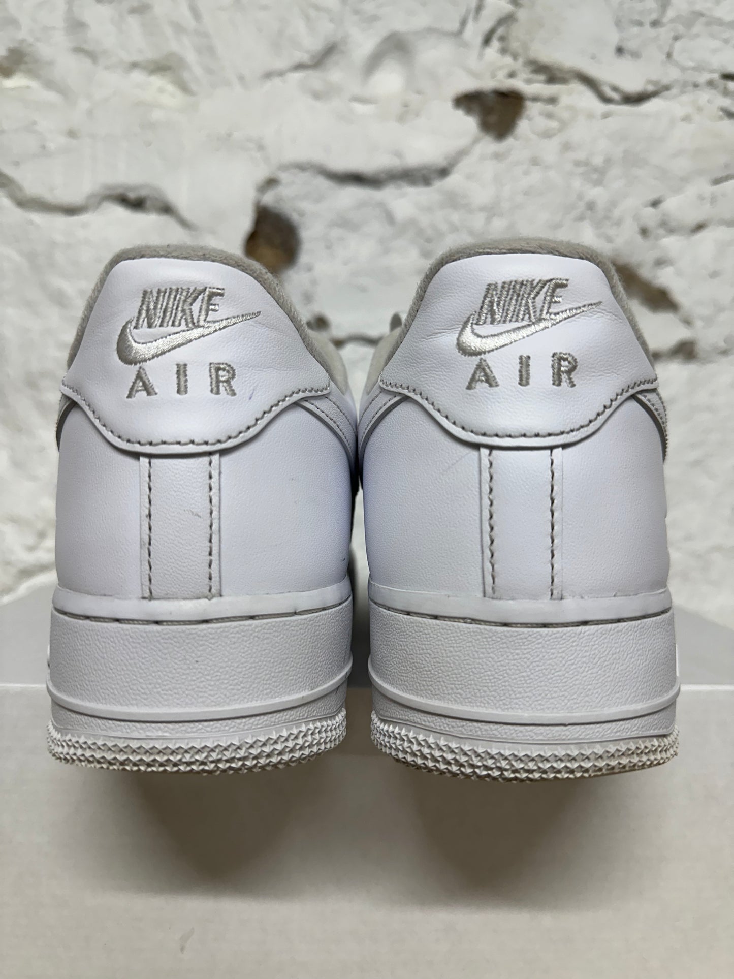 Nike Air Force 1 Low Supreme White Sz 9.5