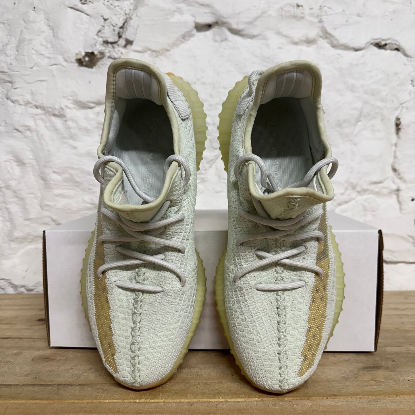 Yeezy 350 V2 Hyperspace Sz 9.5
