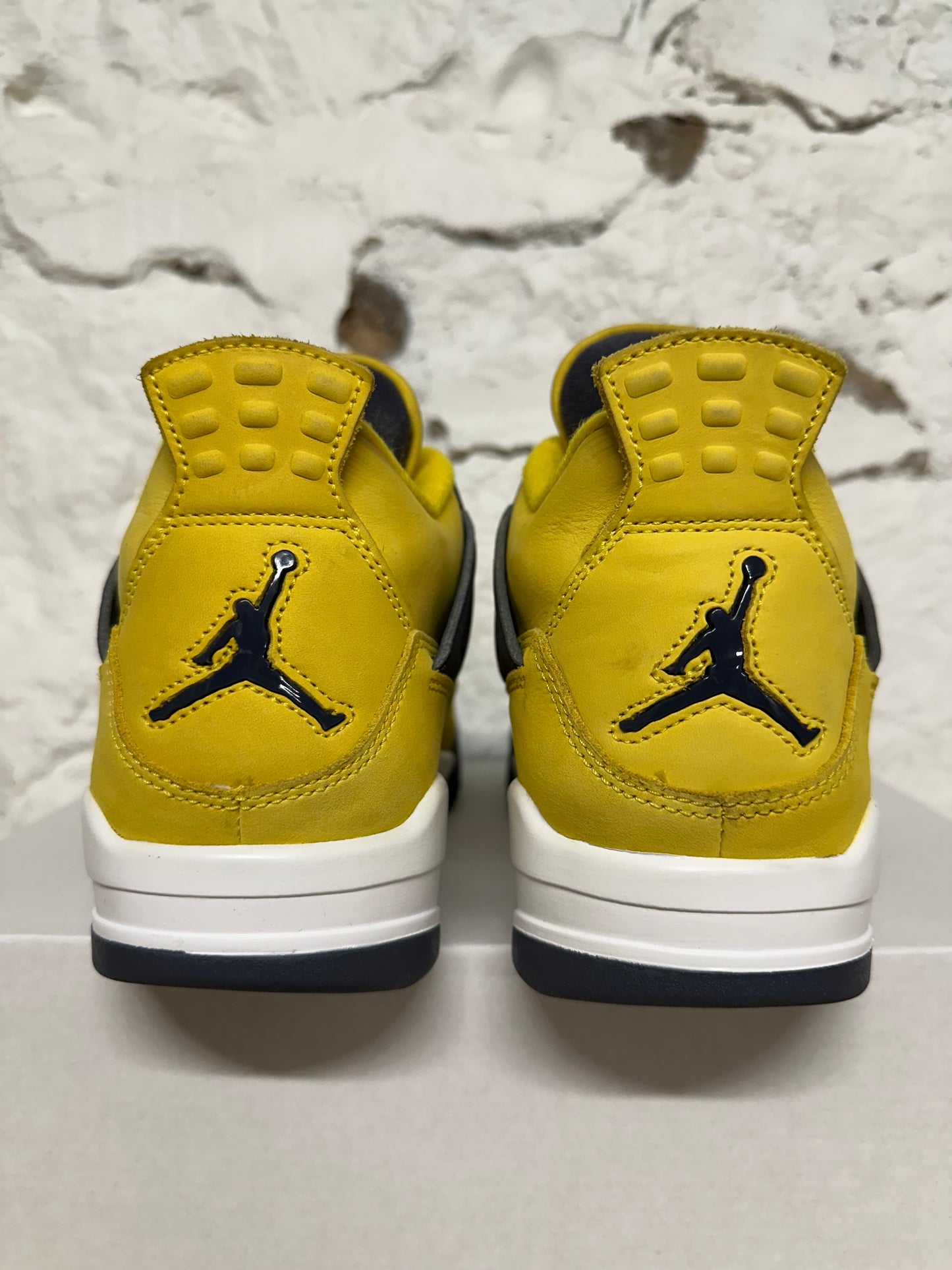 Air Jordan 4 Lightning Sz 9