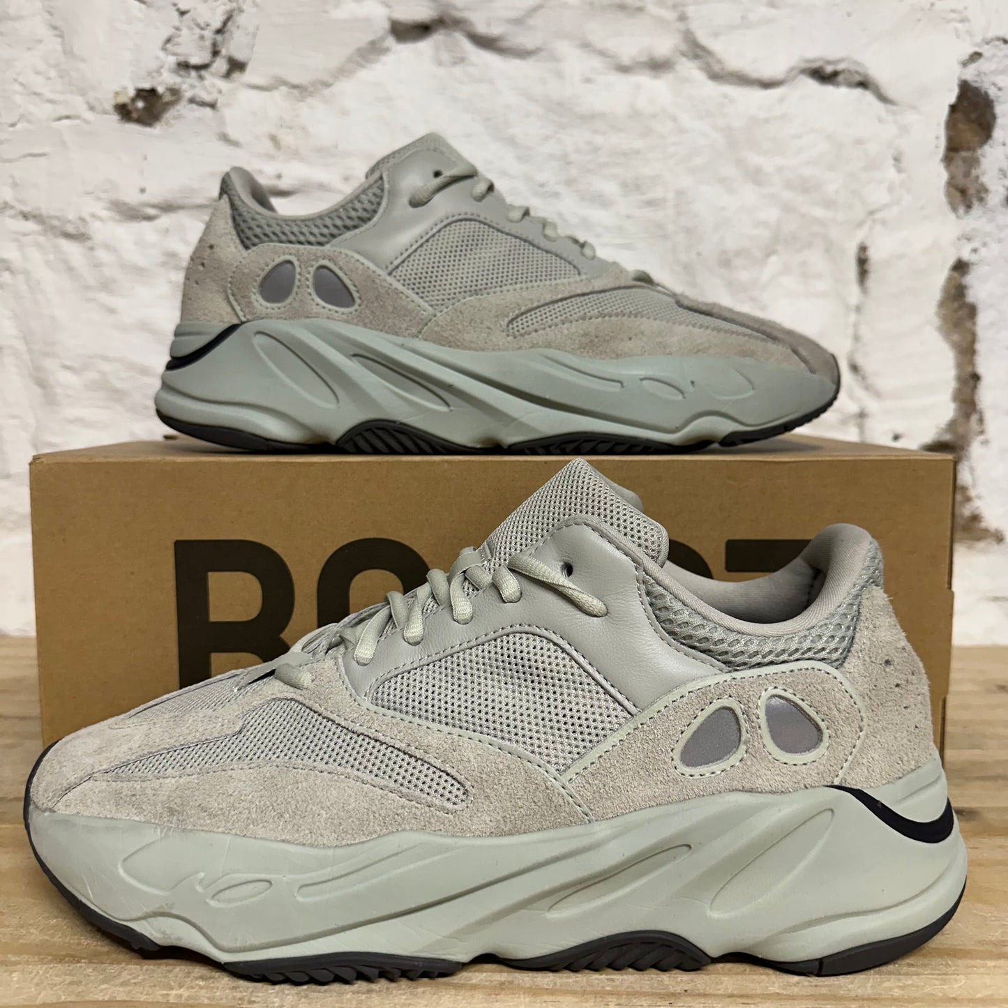 Yeezy 700 Salt Sz 11