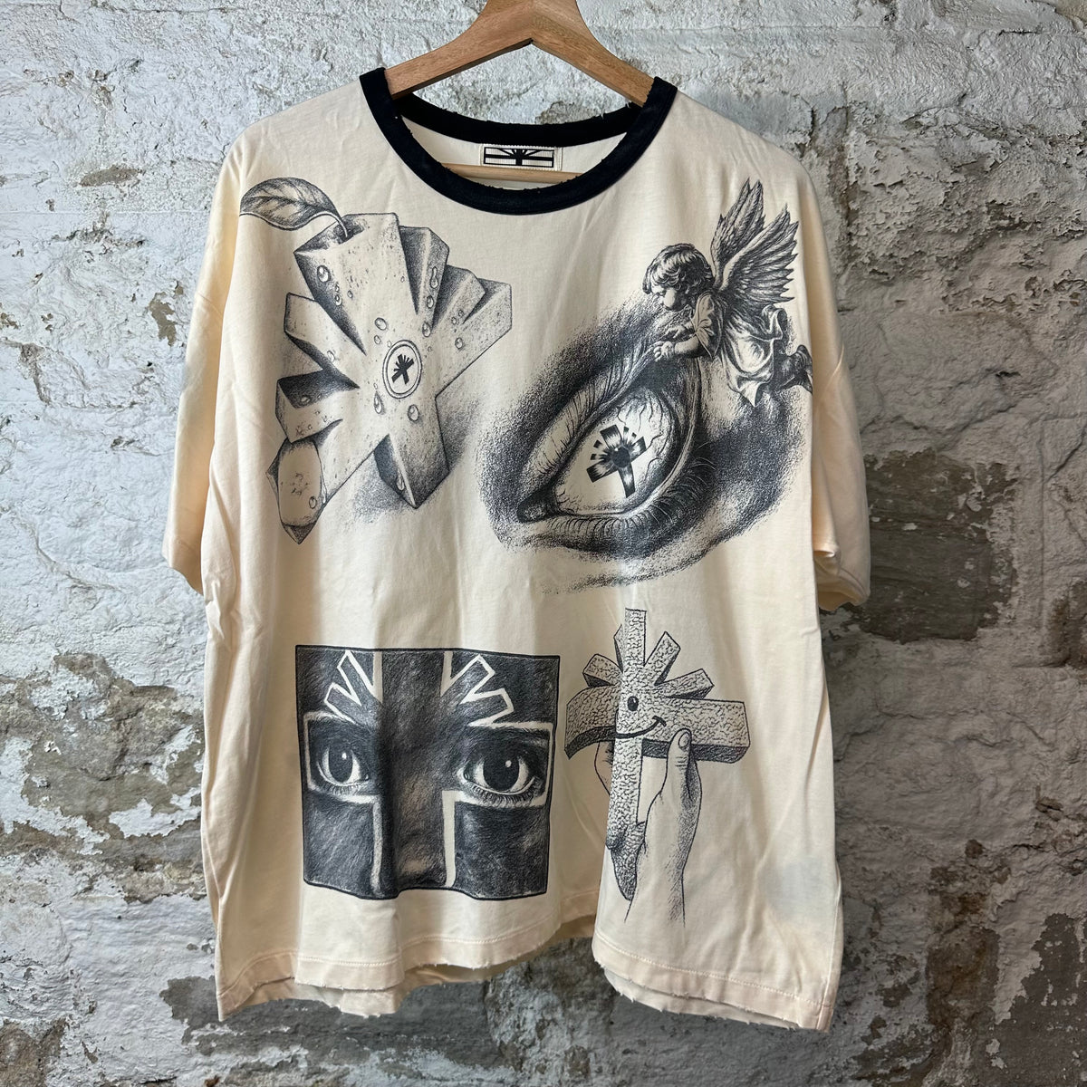 Vertabrae Mixed Emotions Cream T-Shirt Sz M