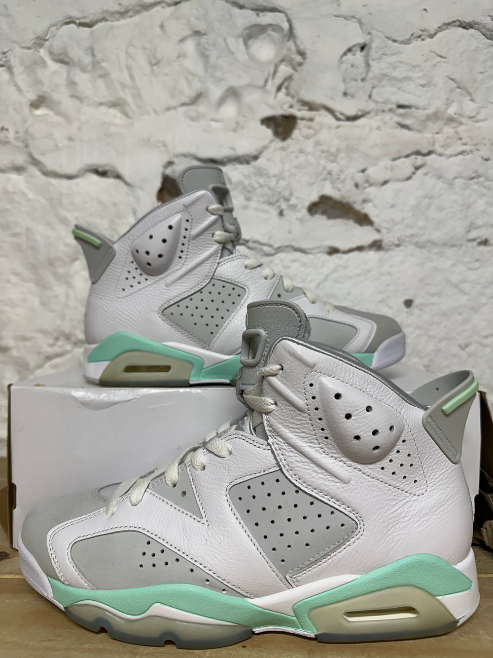 Air Jordan 6 Mint Foam Sz 8.5 (10W)