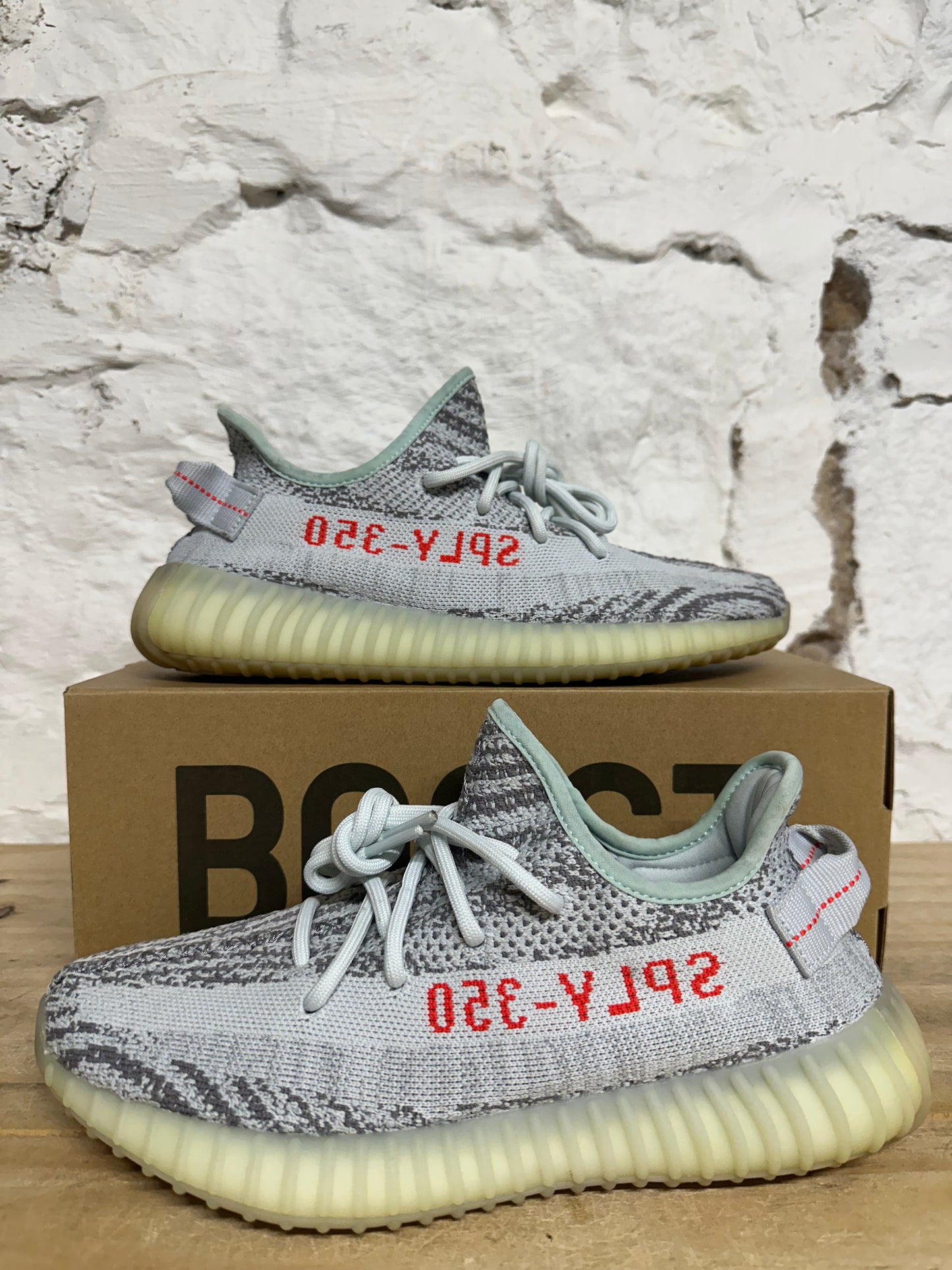 Yeezy 350 V2 Blue Tint Sz 8