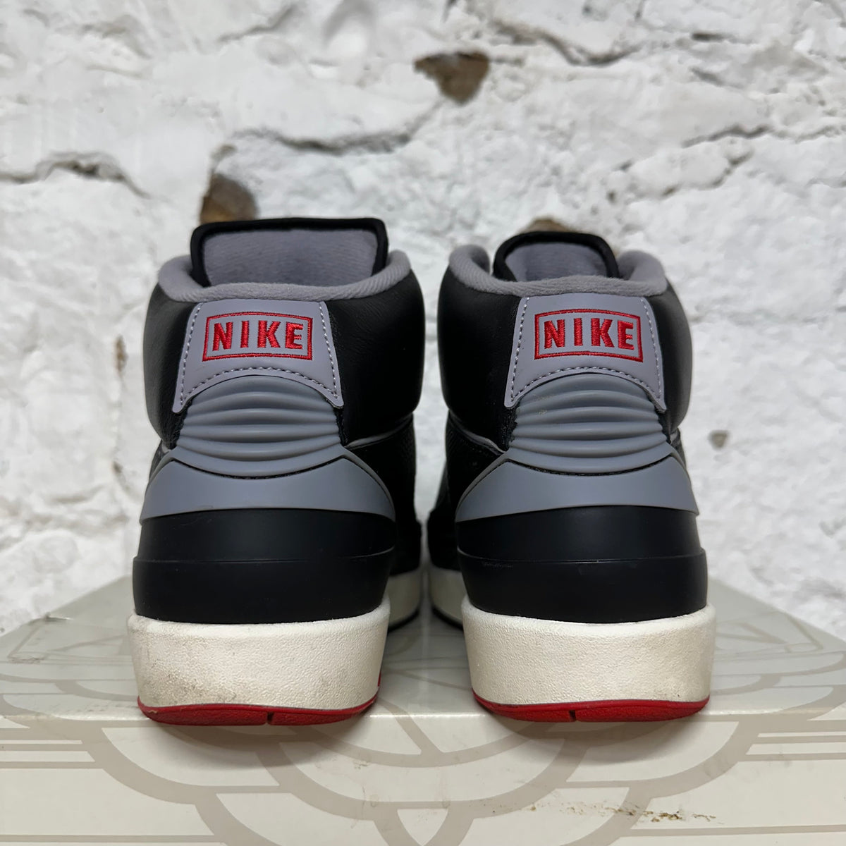 Air Jordan 2 Black Cement Sz 9.5