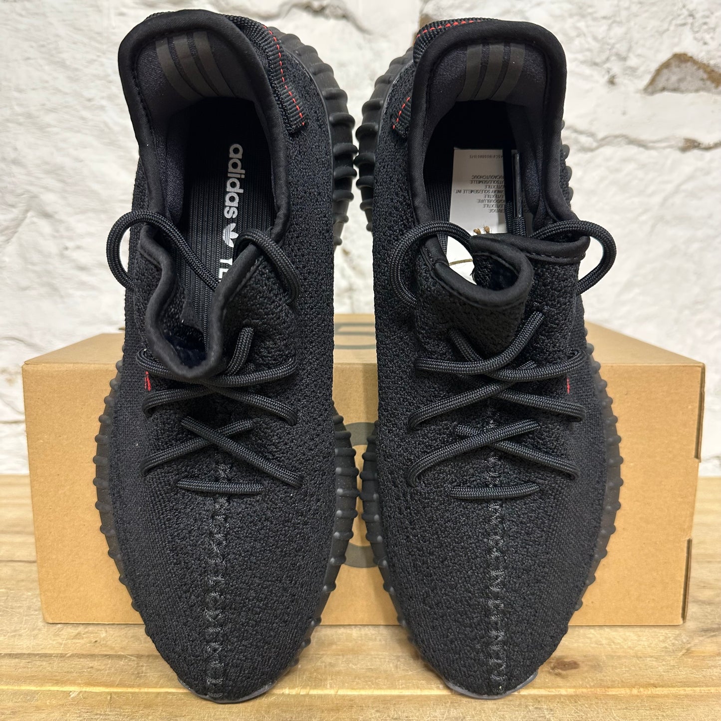 Yeezy 350 V2 Black Red Sz 9.5 DS