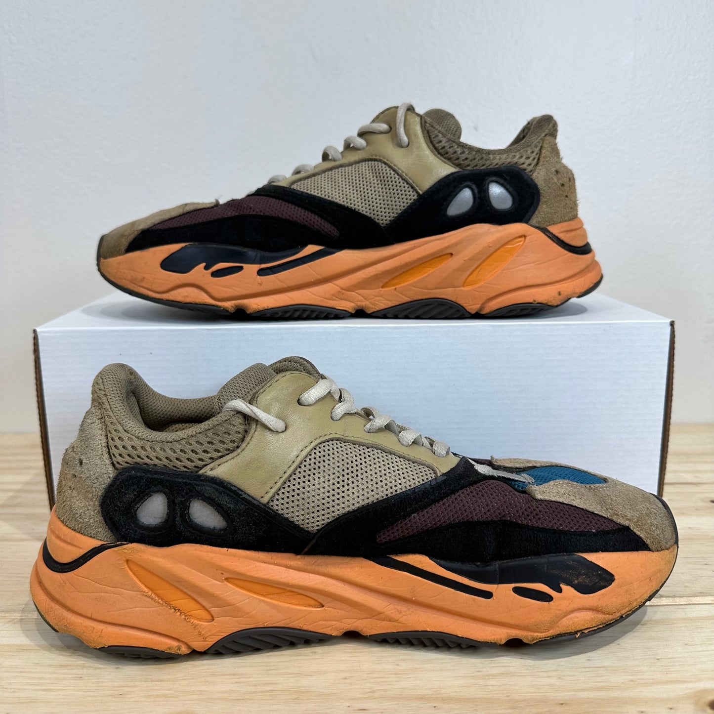 Yeezy 700 Enflame Amber Sz 9.5