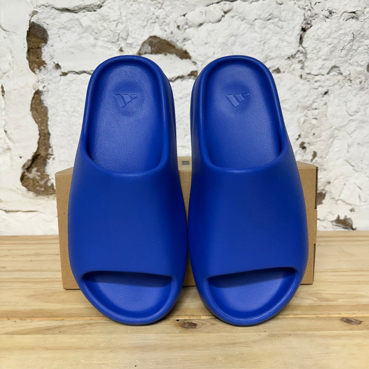 Yeezy Slide Azur Sz 9 DS