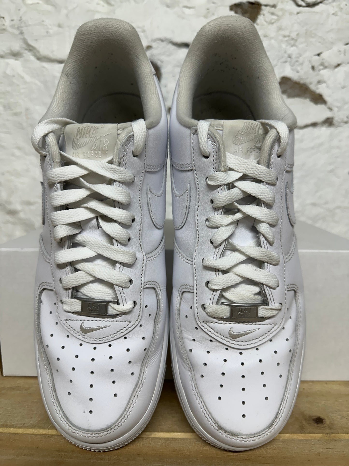 Nike Air Force 1 Low Supreme White Sz 9.5