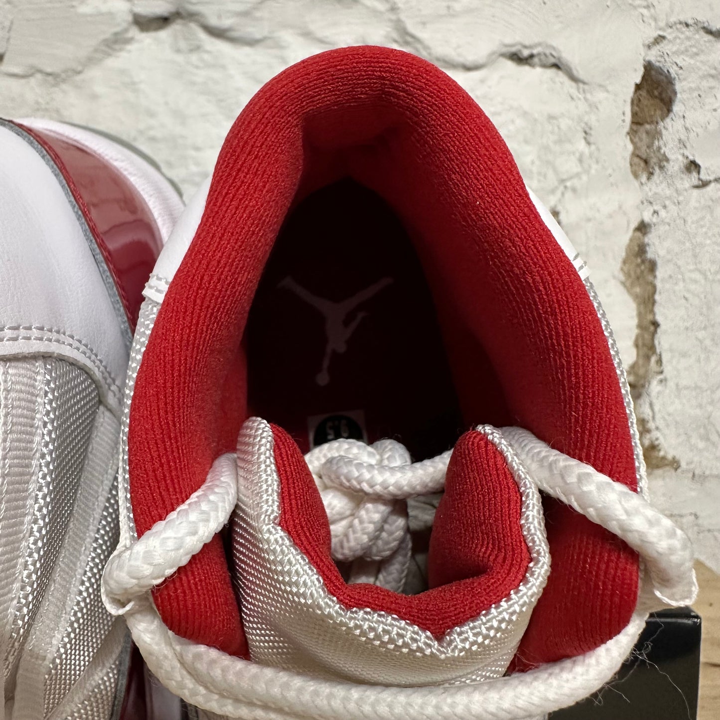 Air Jordan 11 High Cherry Sz 9.5