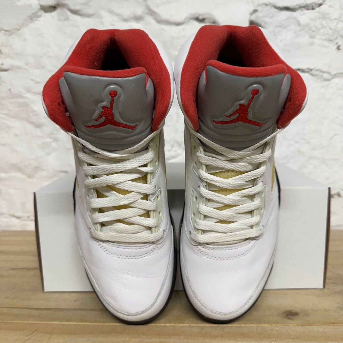 Air Jordan 5 Fire Red Sz 9