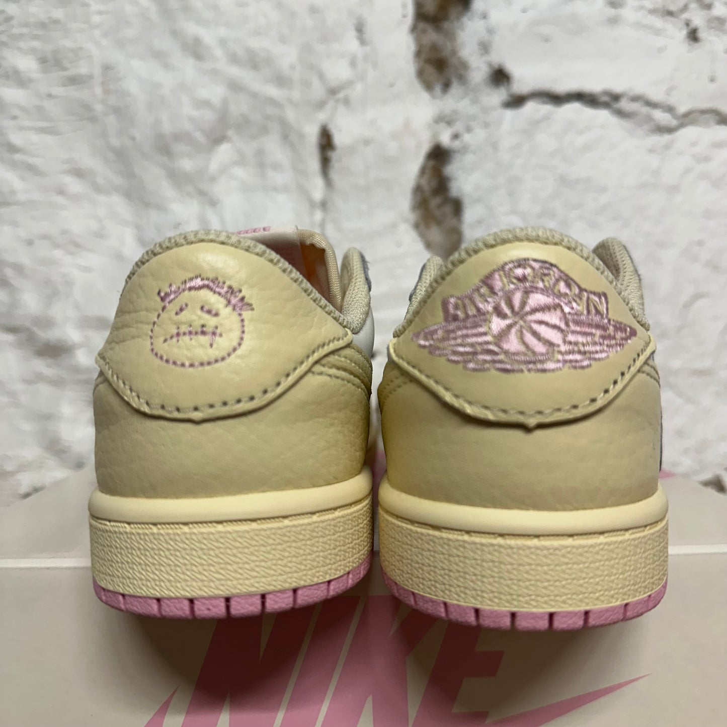Air Jordan 1 Low Travis Scott Shy Pink Sz 3Y DS