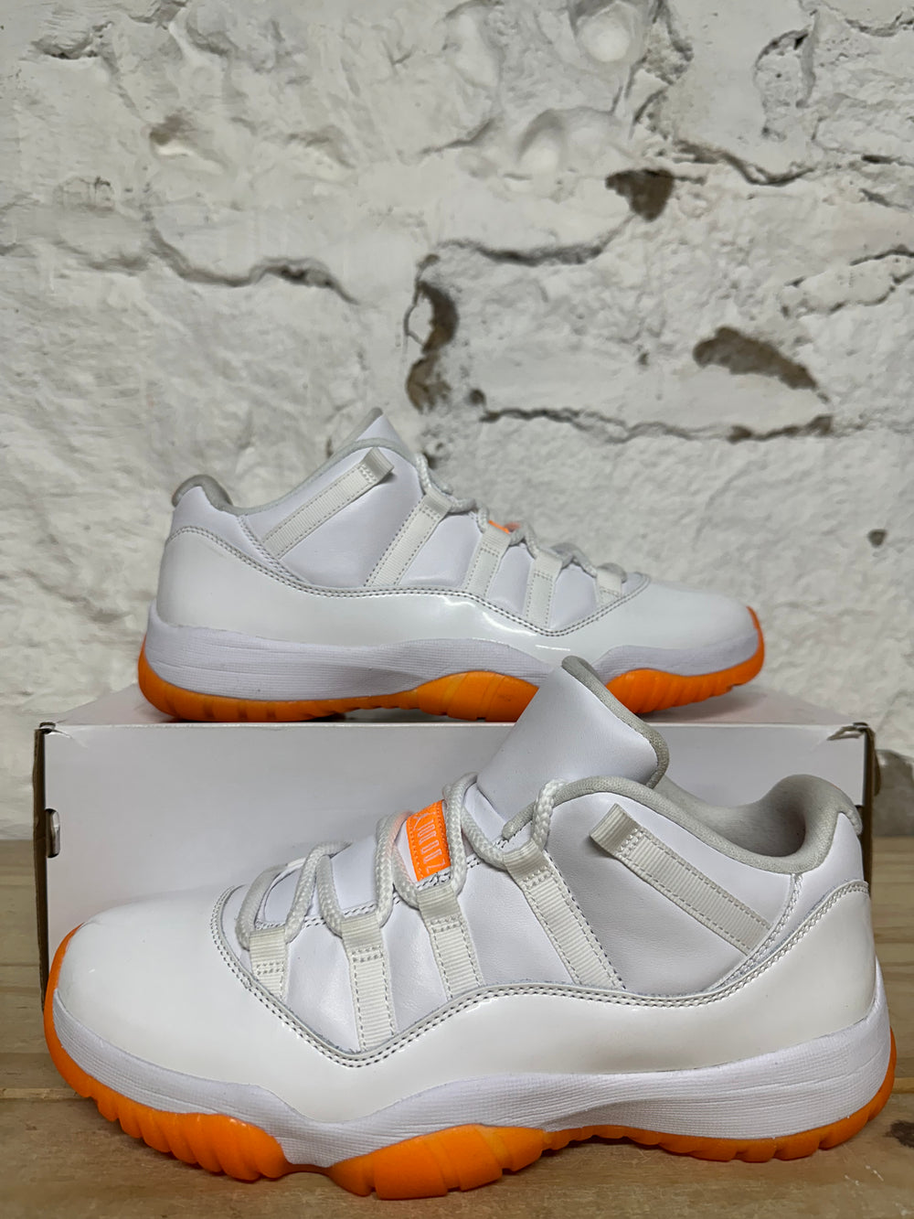 Air Jordan 11 Low Citrus Sz 9 (10.5W)