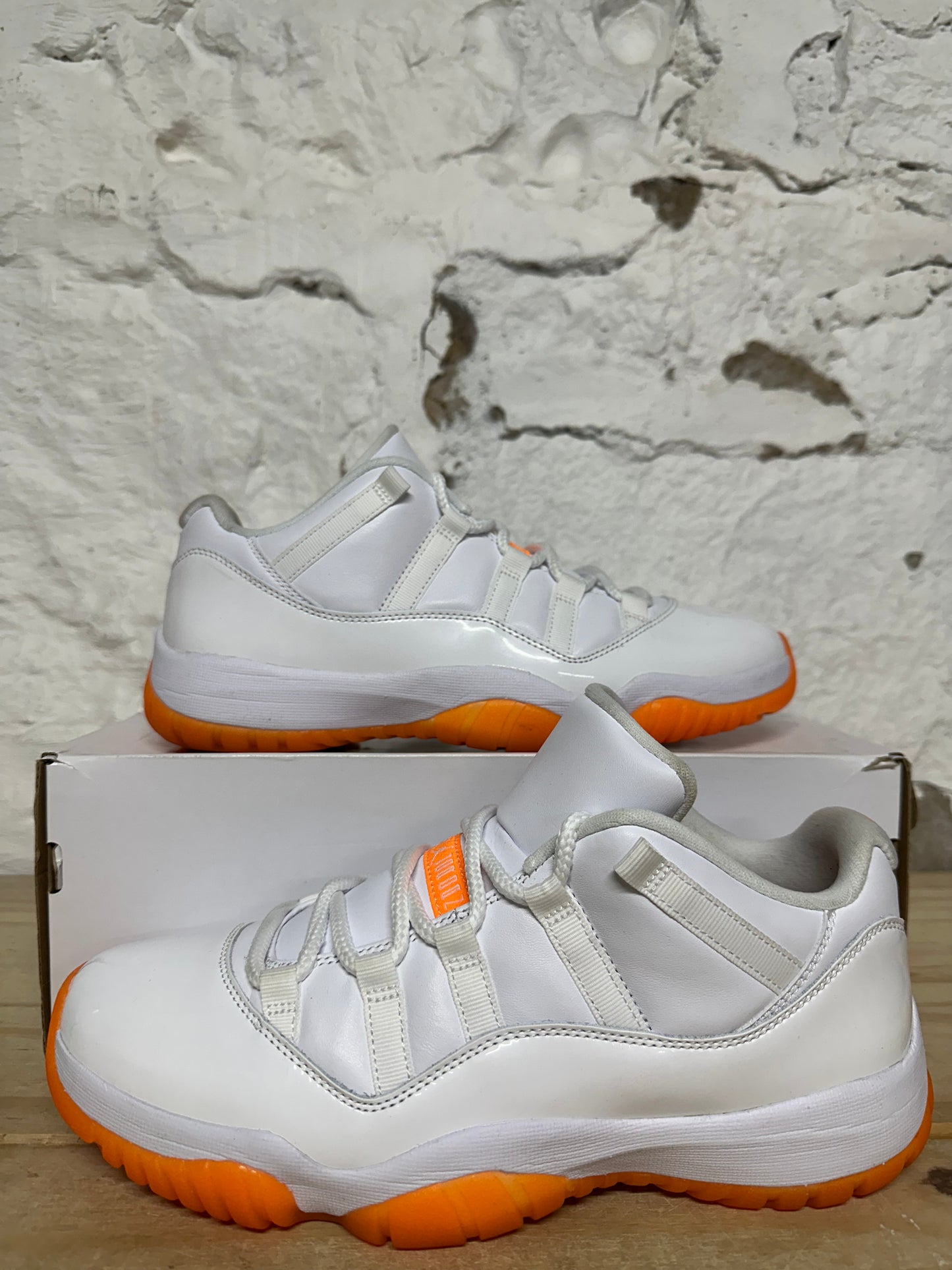 Air Jordan 11 Low Citrus Sz 9 (10.5W)