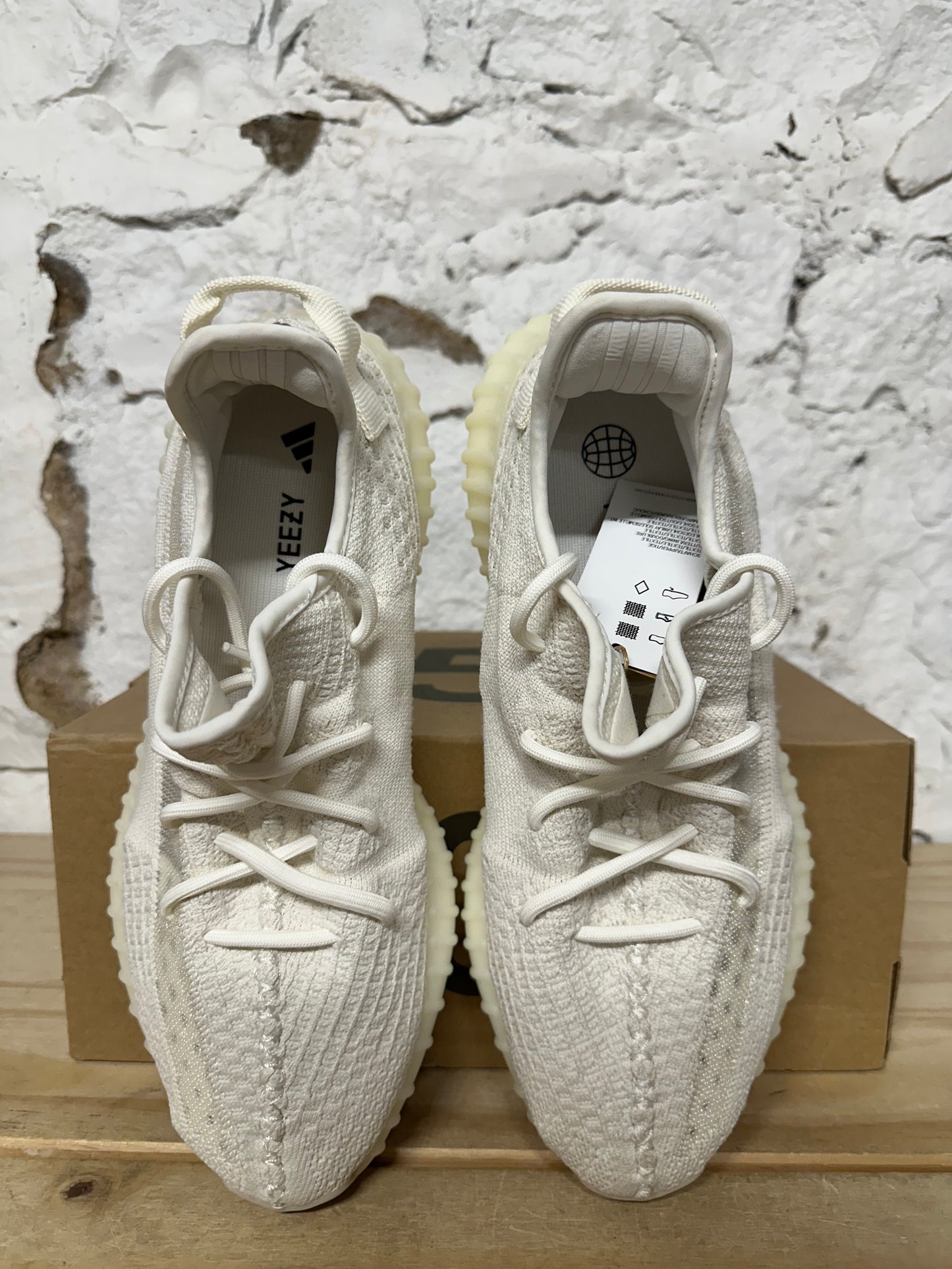 Yeezy 350 V2 Bone Sz 11 DS