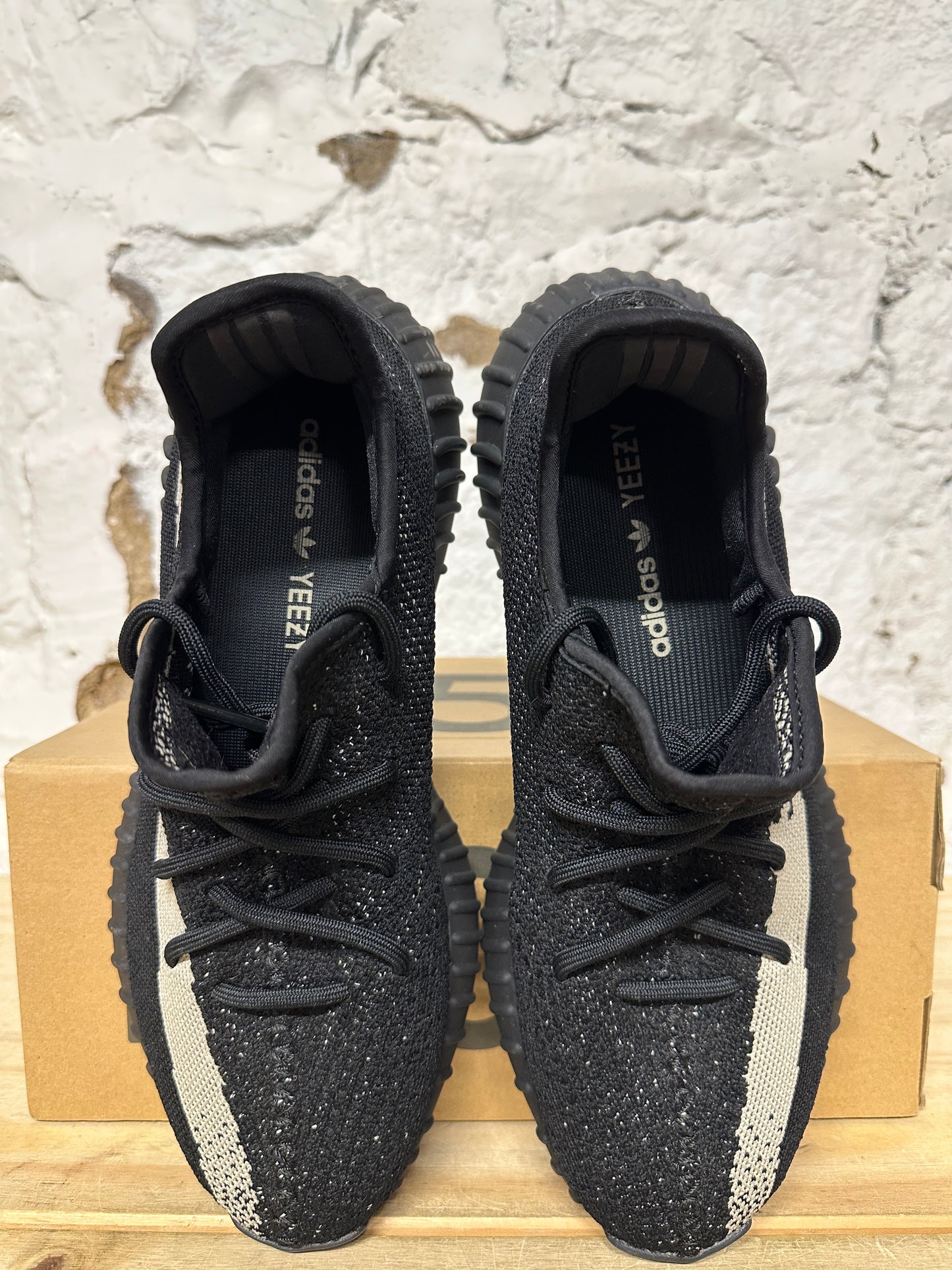Yeezy 350 Oreo Sz 10.5
