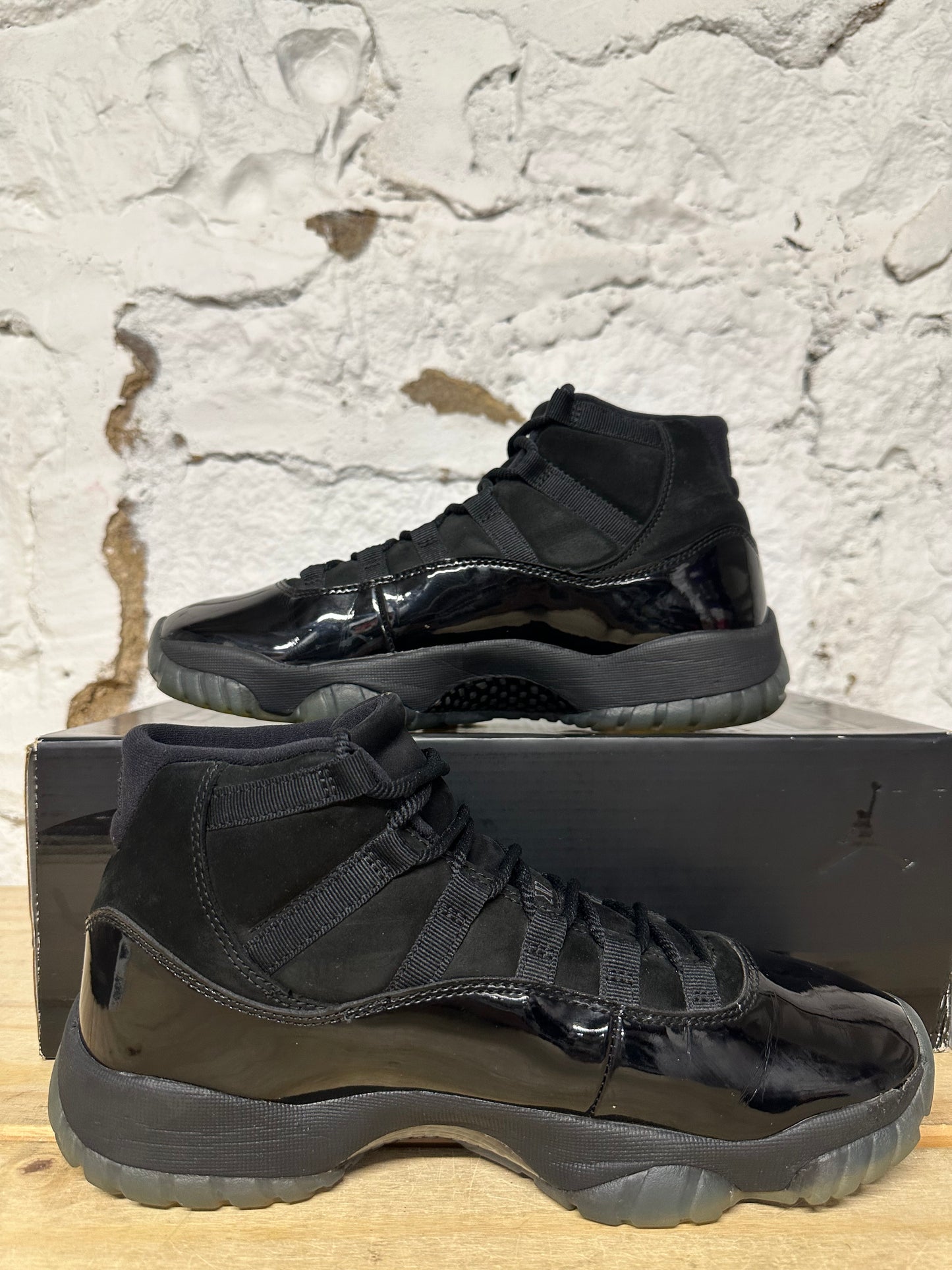Air Jordan 11 Cap And Gown Sz 8.5