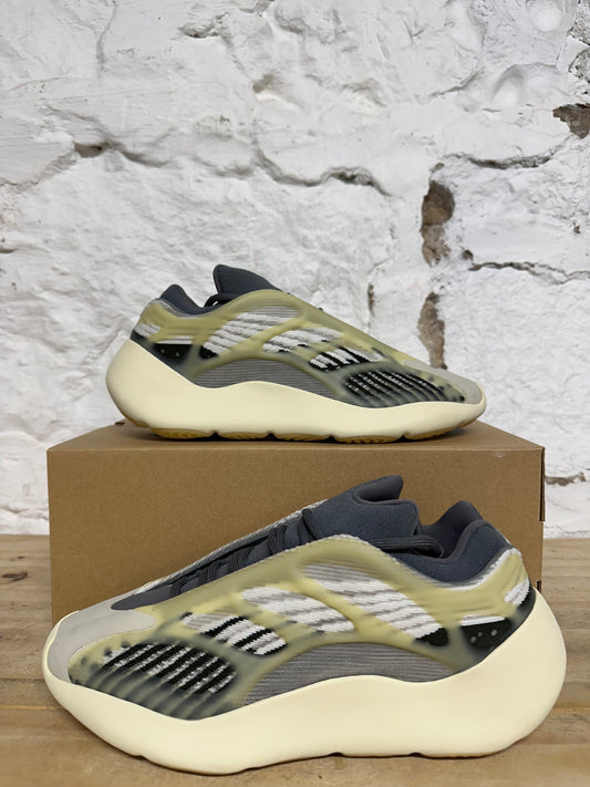 Yeezy 700 Faded Salt Sz 8