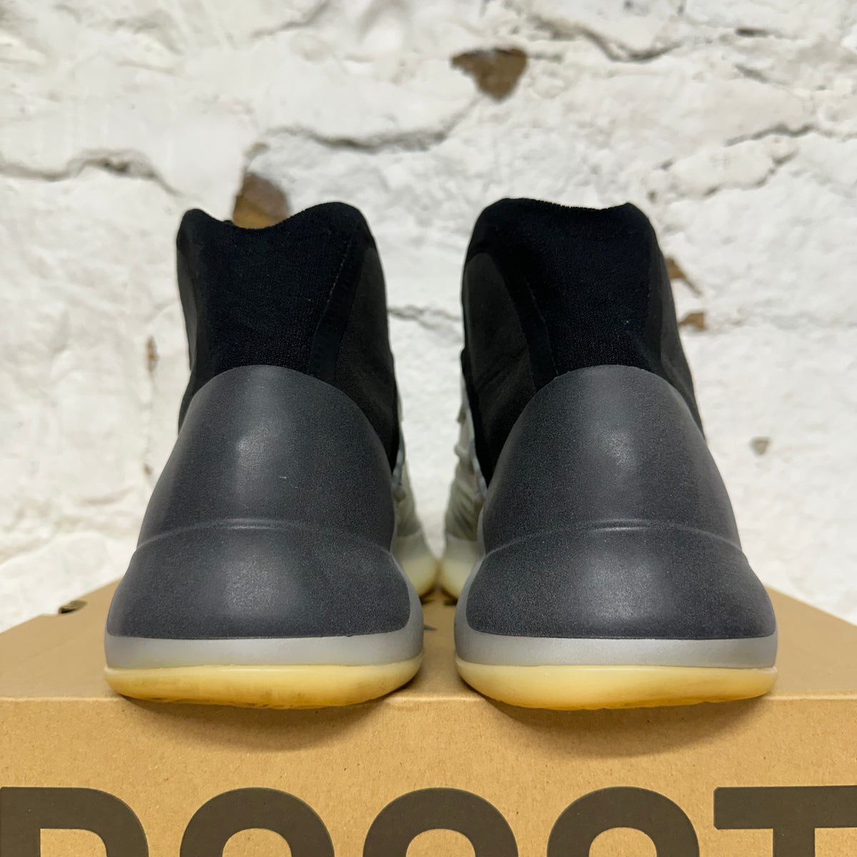 Yeezy QNTM BSKTBL Sz 9.5