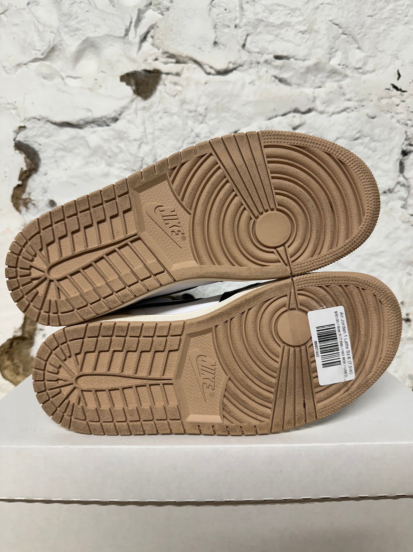 Air Jordan 1 Latte Sz 6 (7.5W)