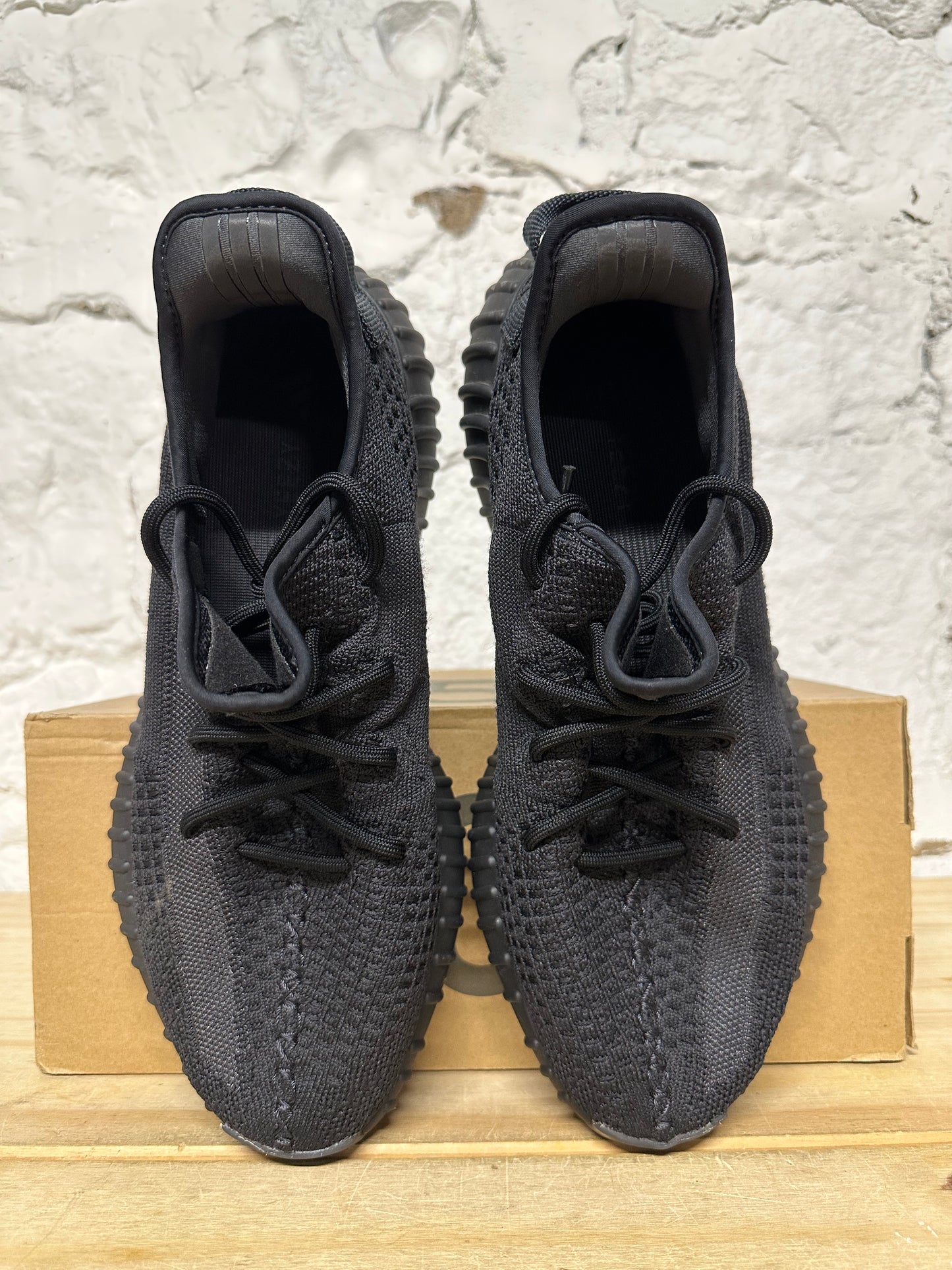 Yeezy 350 Onyx Sz 11