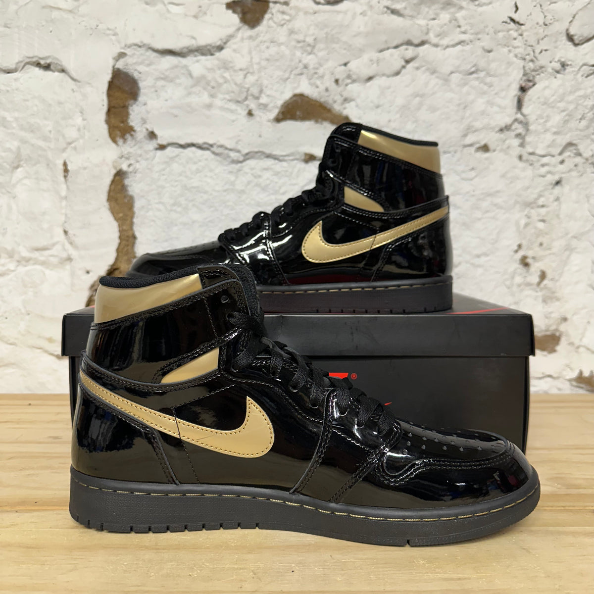 Air Jordan 1 High Black Metallic Gold Sz 10