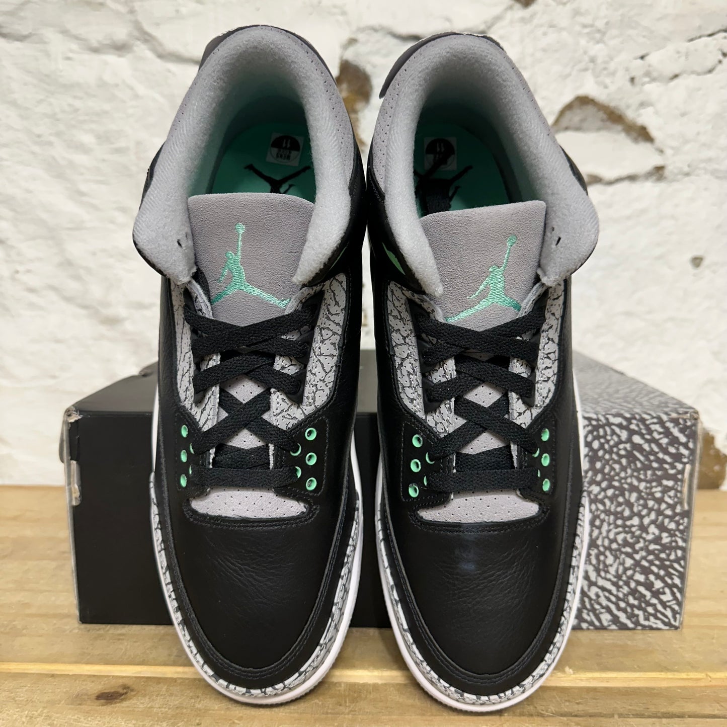 Air Jordan 3 Green Glow Sz 11 DS
