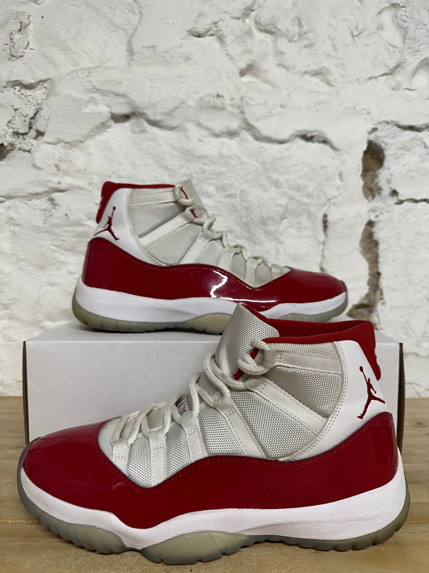 Air Jordan 11 High Cherry Sz 10.5