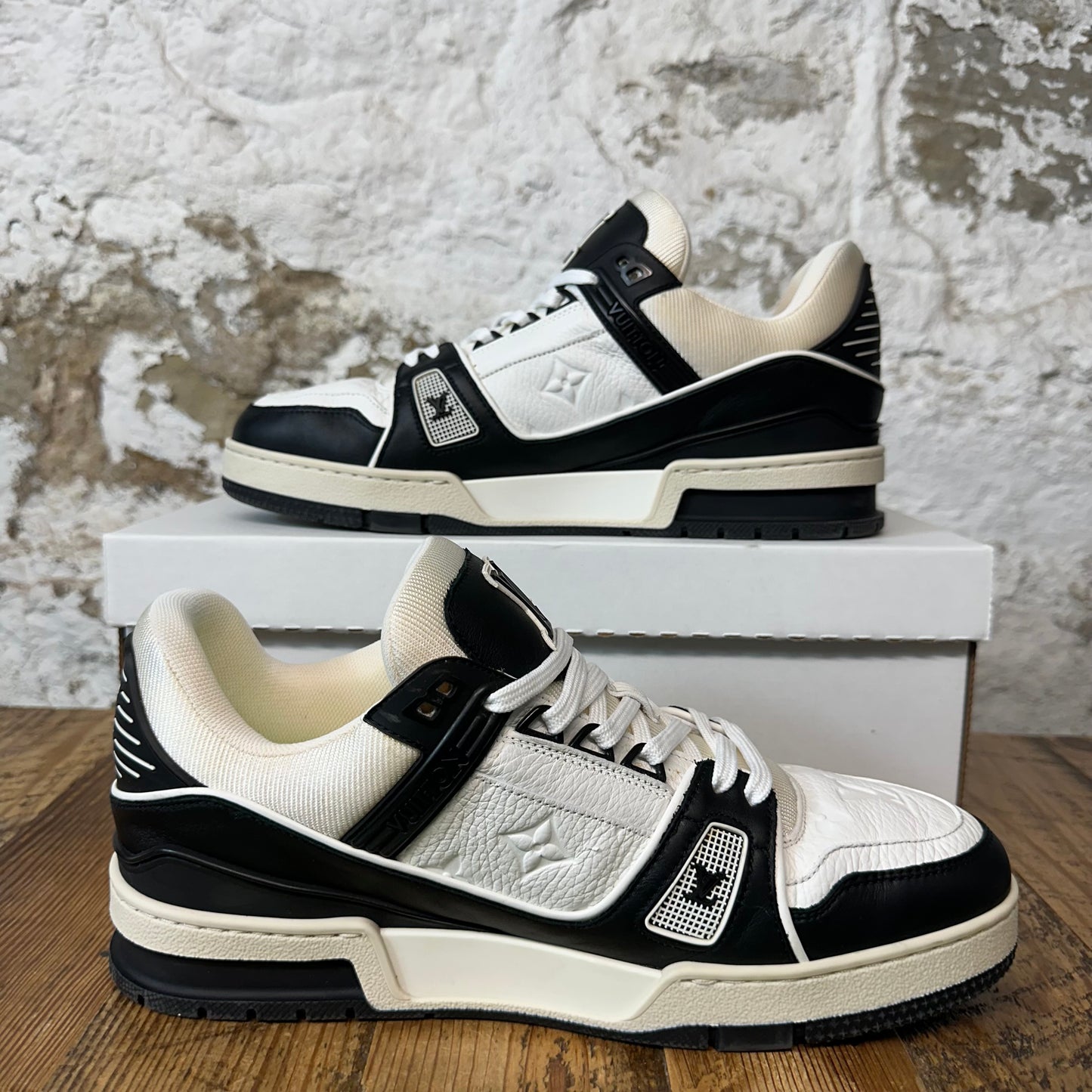 Louis Vuitton Black White Trainer Sz 9 (7.5LV) No Box