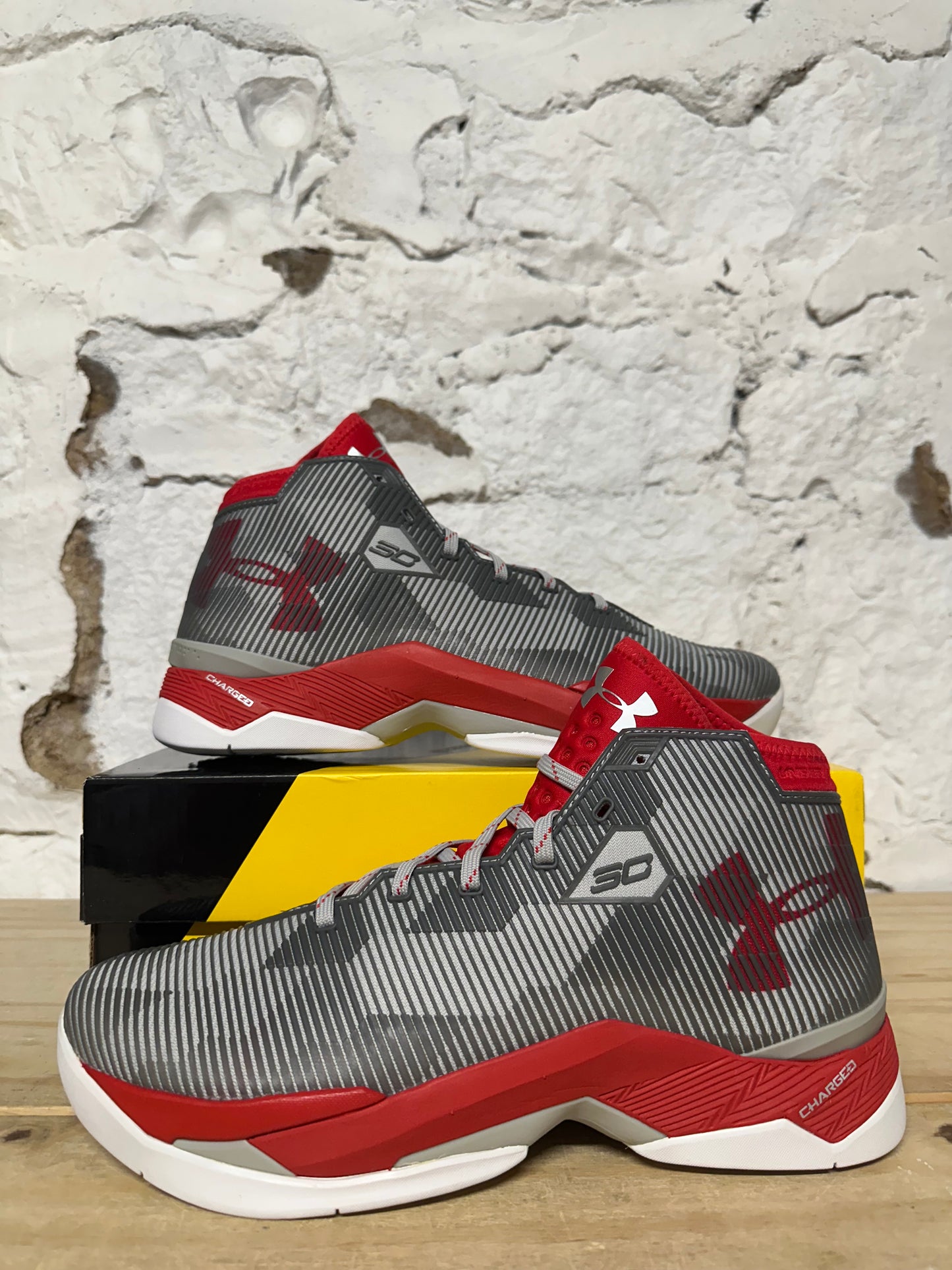 Under Armour Curry 2.5 Grey Red Sz 10.5 DS