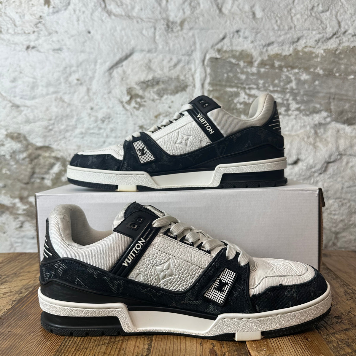 Louis Vuitton Black White Trainer Sneaker Sz 10 (8.5LV)