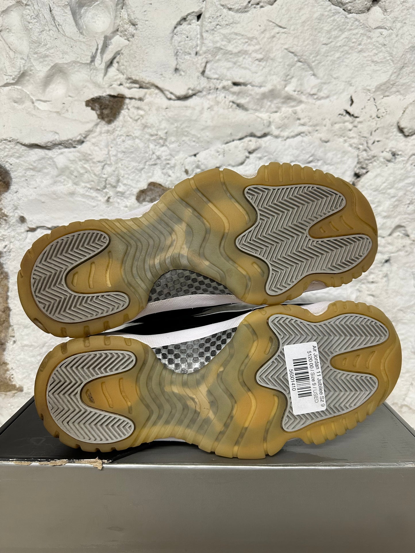 Air Jordan 11 High Jubilee Sz 9