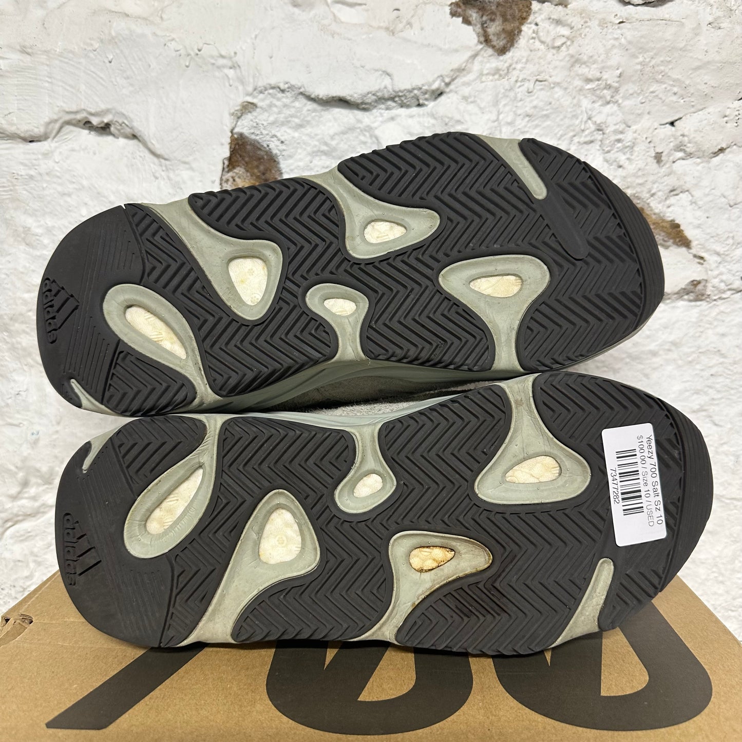 Yeezy 700 Salt Sz 10