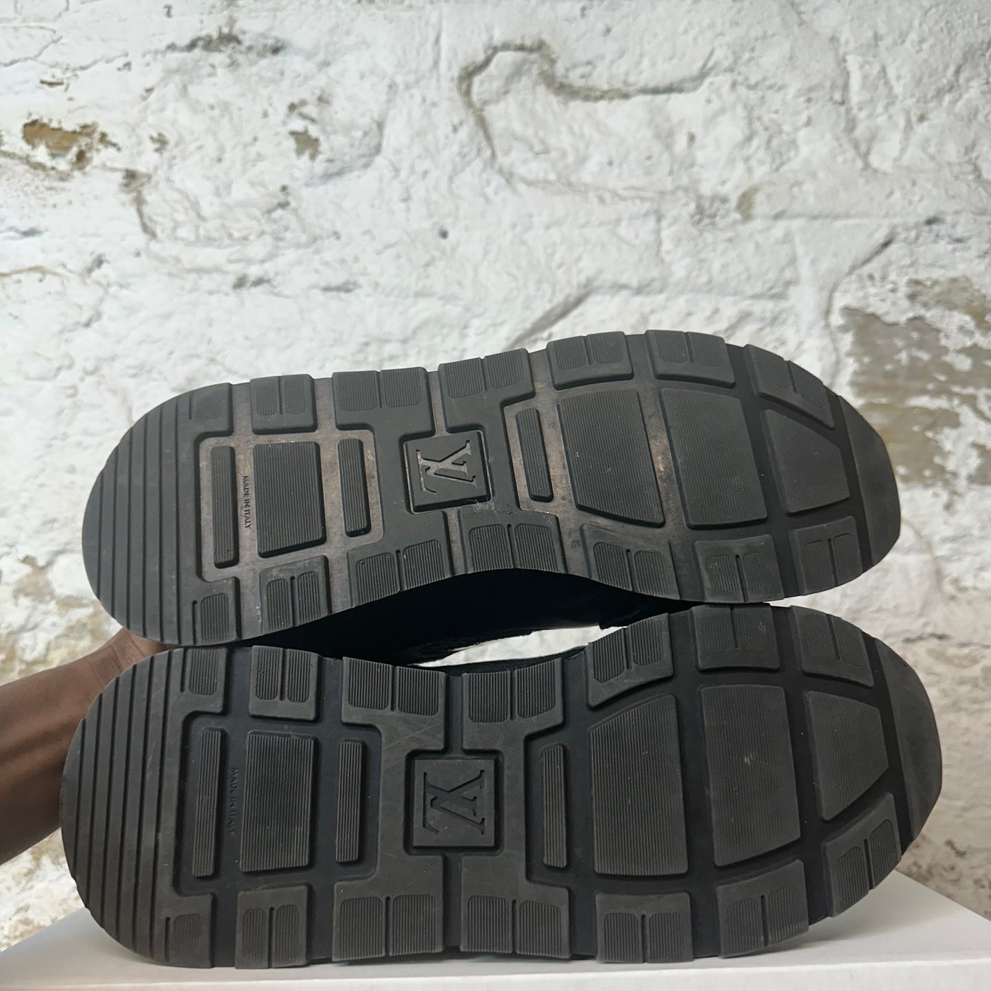Louis Vuitton Black Silver Runaway Sneaker Sz 10.5 (9LV)
