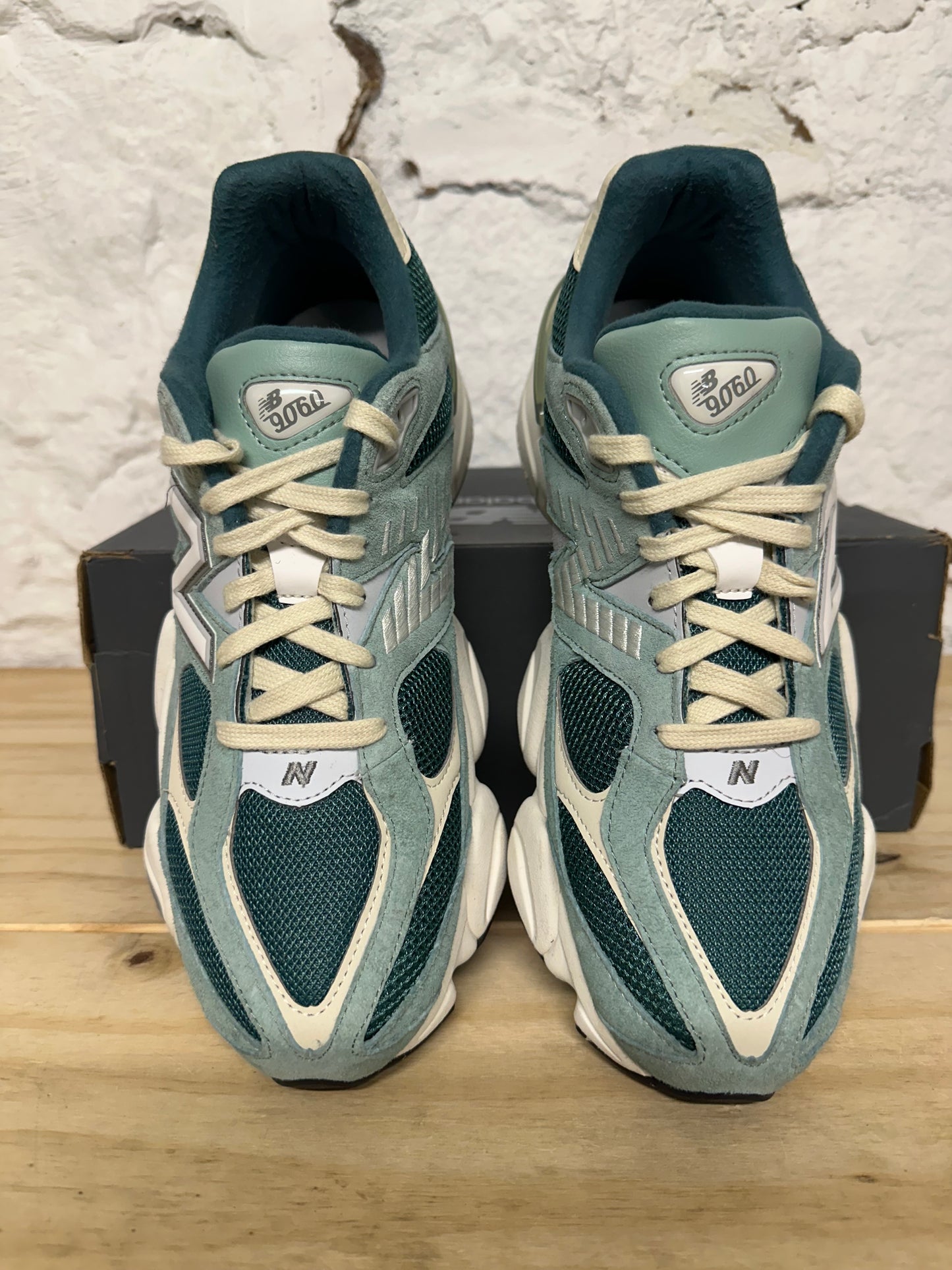 New Balance 9060 Green Sz 10