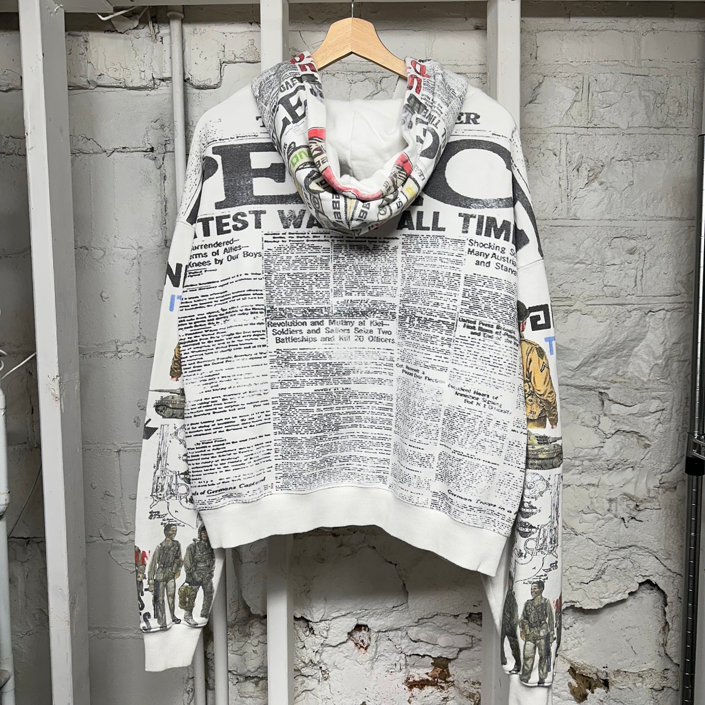 Vale Peace White Zip Up Hoodie Sz L