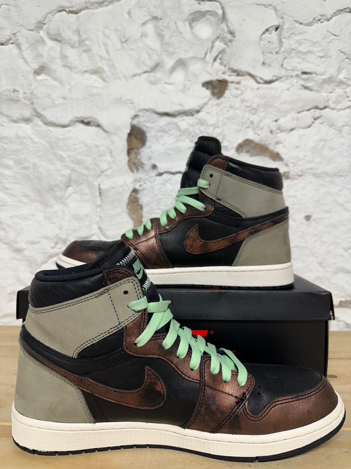 Air Jordan 1 High Patina Sz 11