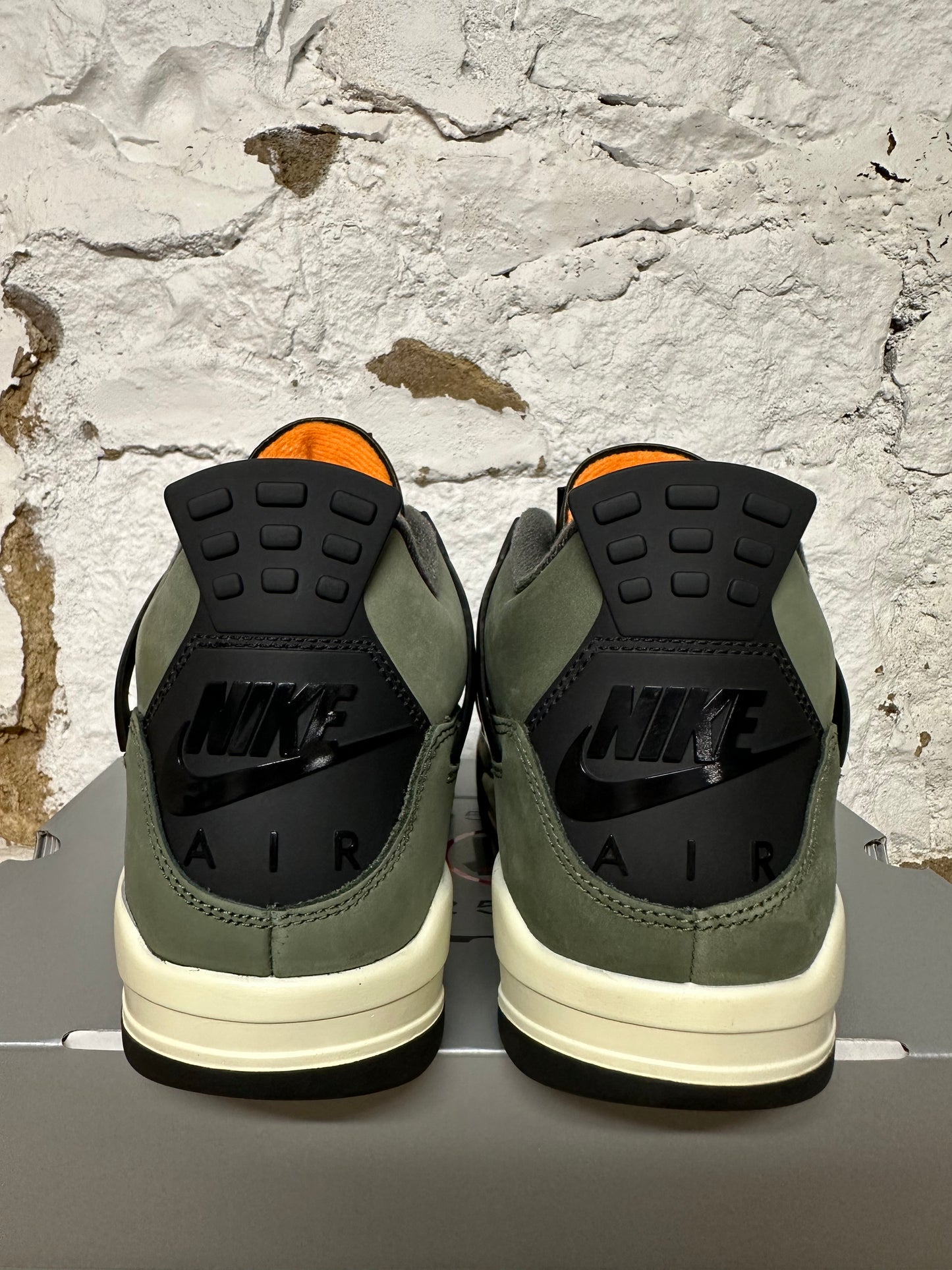 Air Jordan 4 Undefeated Sz 11 DS