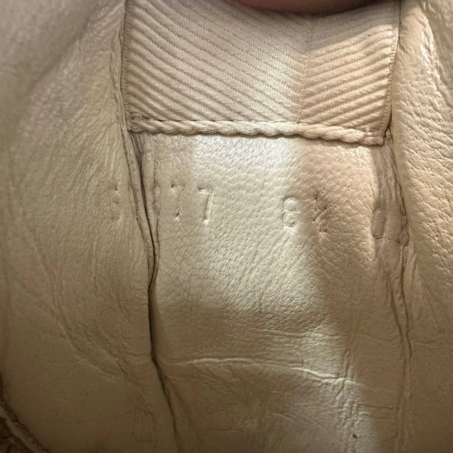 Gucci Rython Vintage Logo Cream Sneaker Sz 8.5