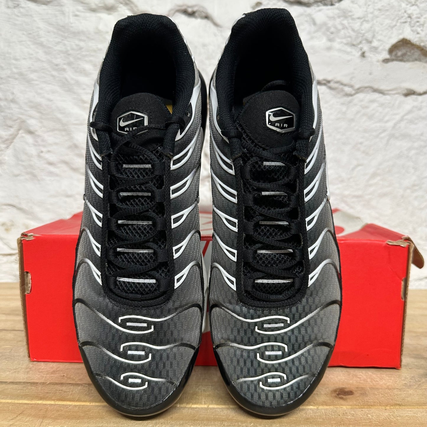 Nike Air Max Plus Black White Silver Sz 9.5
