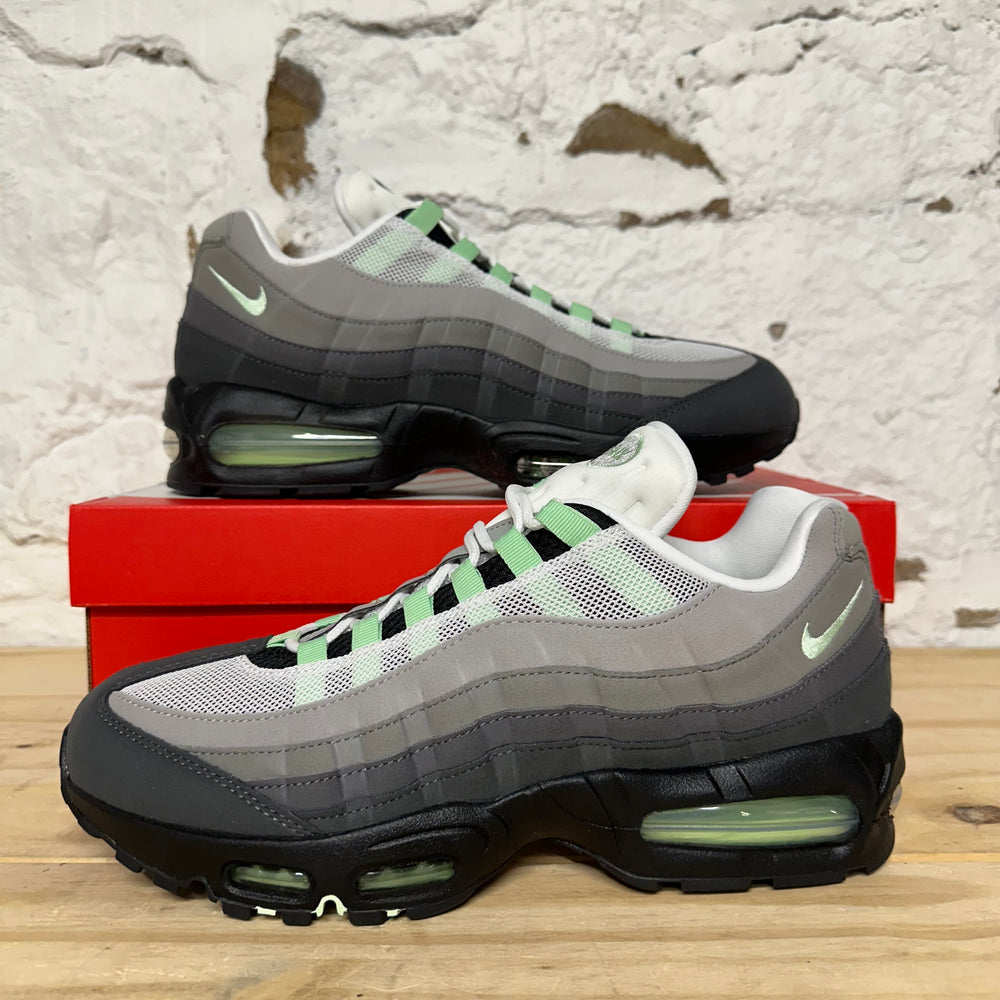 Nike Air Max 95 OG Big Bubble Fresh Mint Sz 10.5 (12W) DS