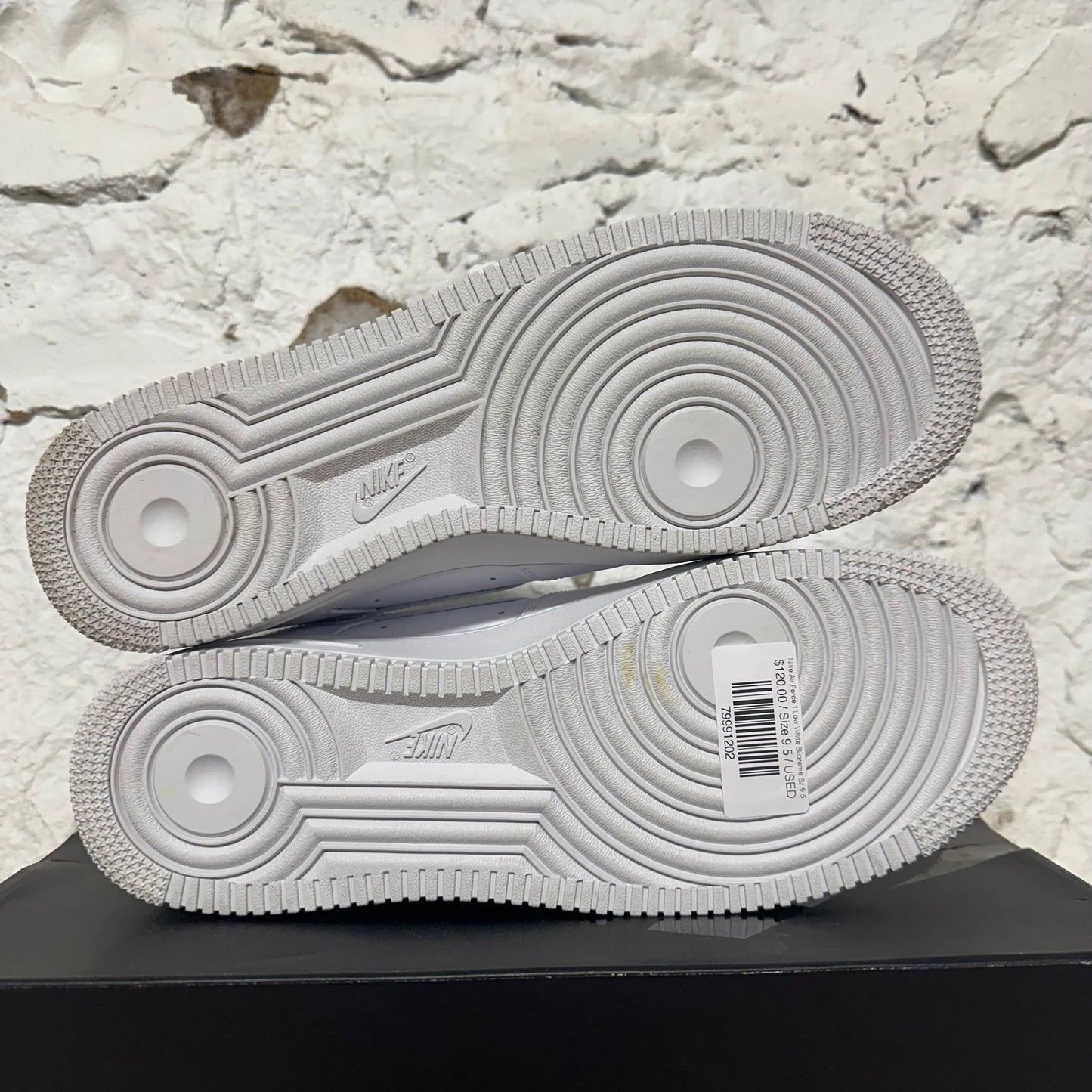 Nike Air Force 1 Low Supreme White Sz 9.5