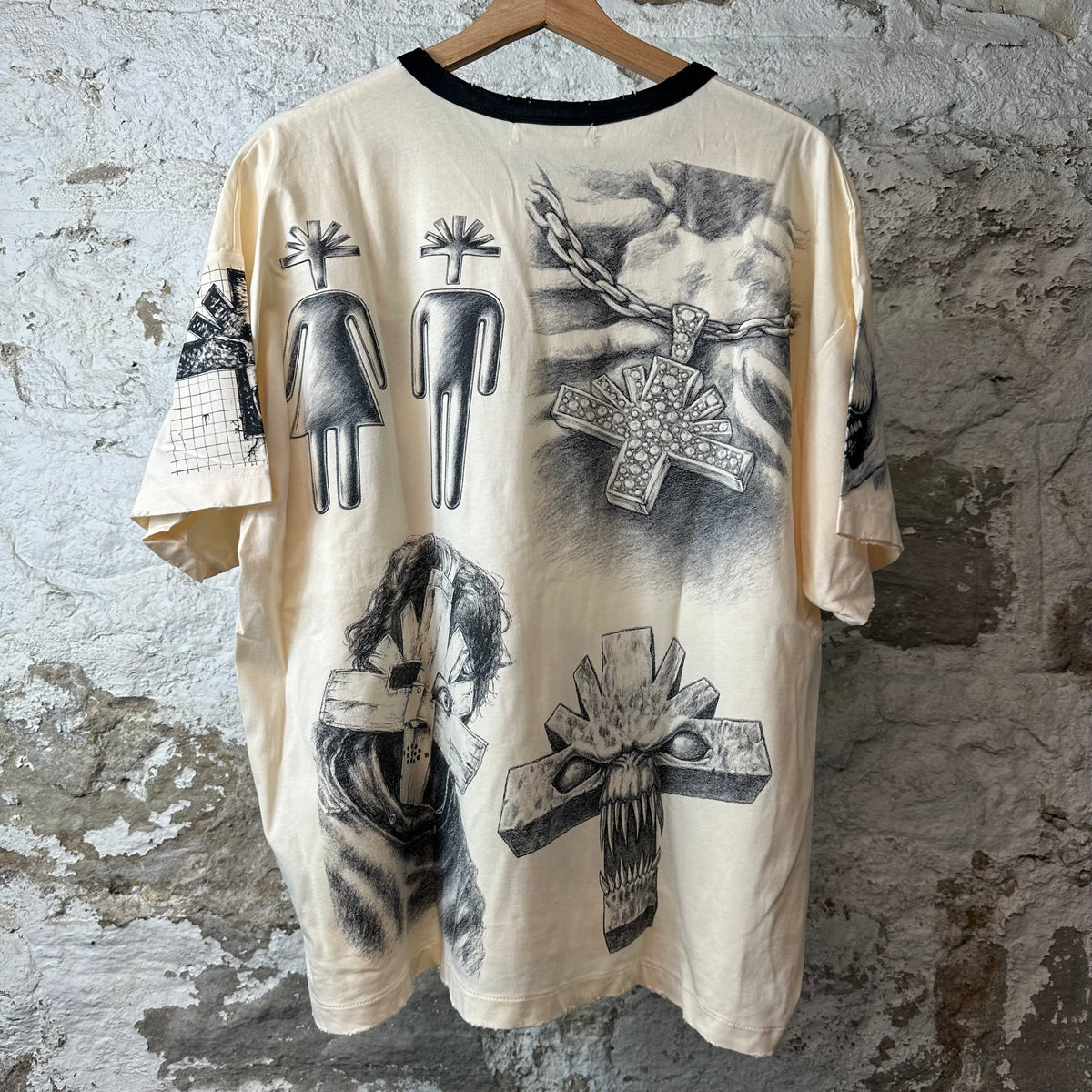 Vertabrae Mixed Emotions Cream T-Shirt Sz M