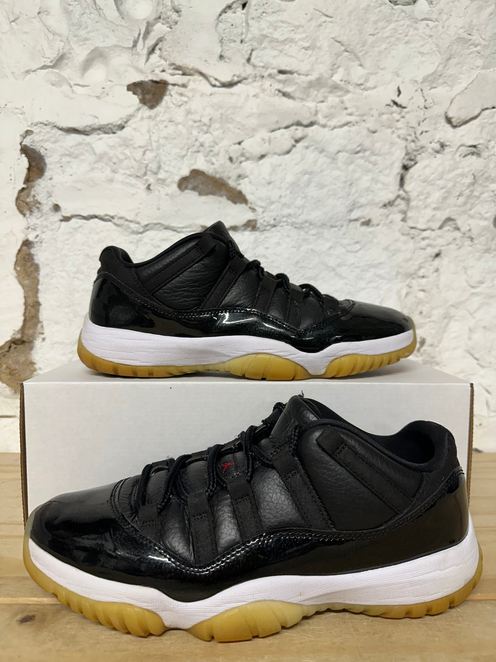 Air Jordan 11 Low 72-10 Sz 9.5